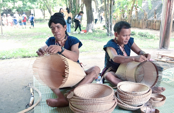 Sắc màu văn hóa Gia Lai sac mau van hoa gia lai 125673