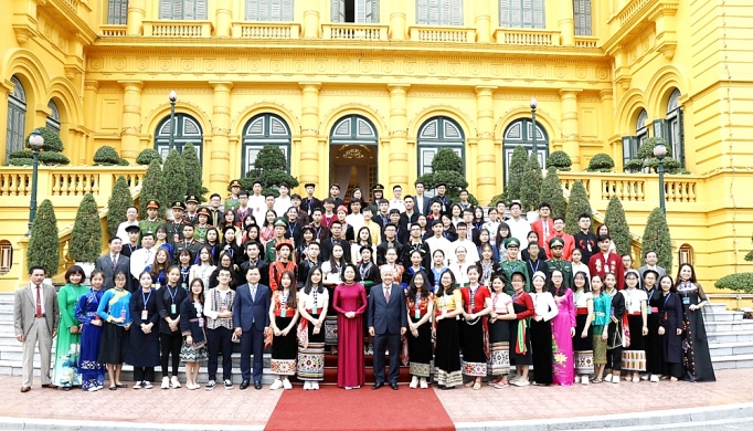 Gần hơn đường tới trường gan hon duong toi truong