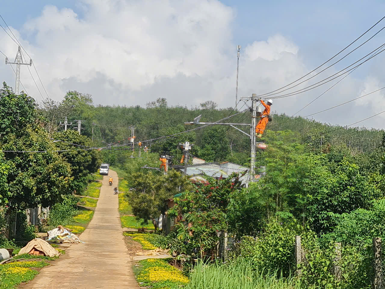 Kon Tum: Sẽ thành lập các đội quản lý điện khu vực 