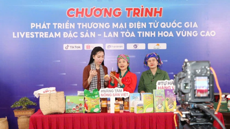 Thương mại điện tử mở lối tiêu thụ Trang Chủ OKVIP COM Top #1 cho bà con dân tộc thiểu số ở Sìn Hồ