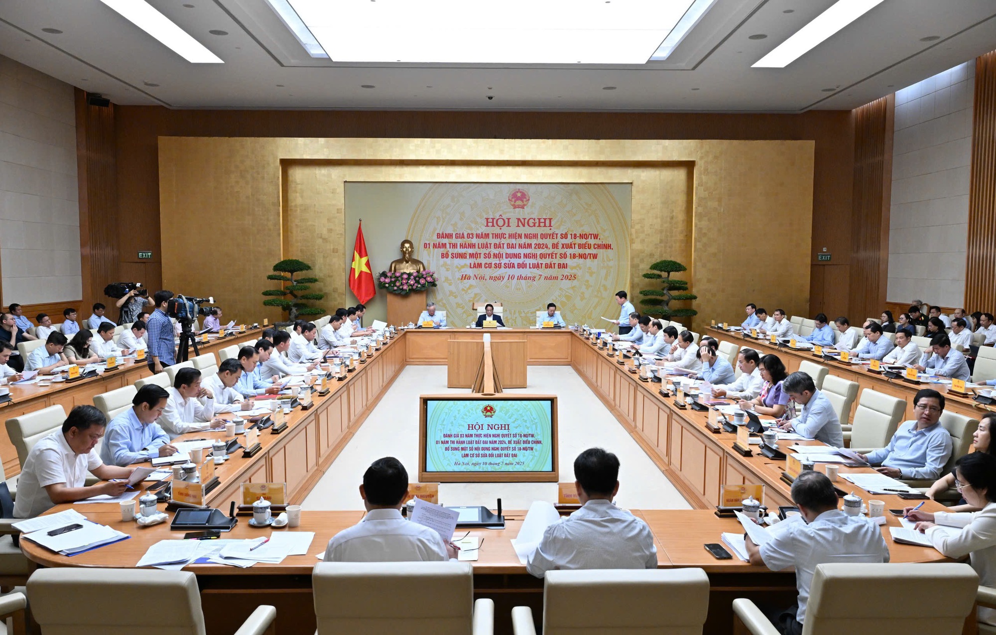 Thủ tướng: Chính sách thu hồi đất vẫn phân biệt giữa dự án công và tư