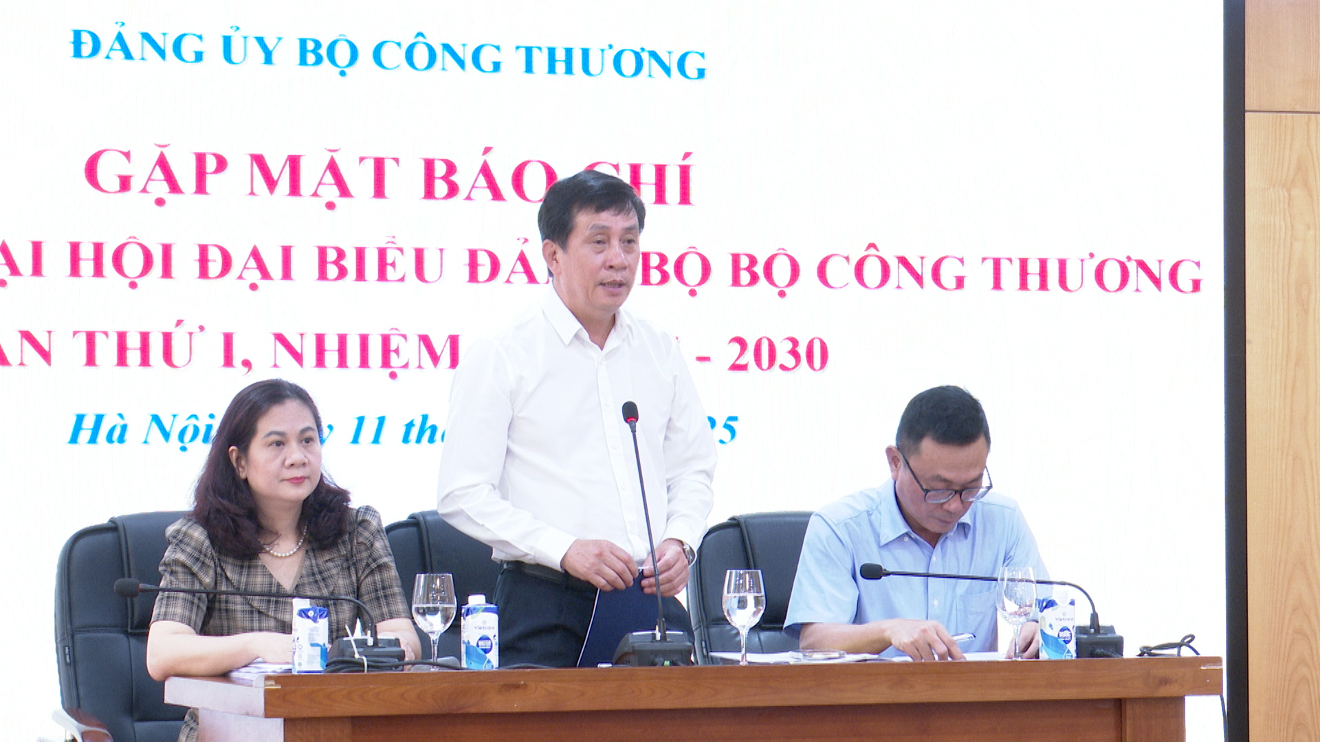 Dai hoi.jpg