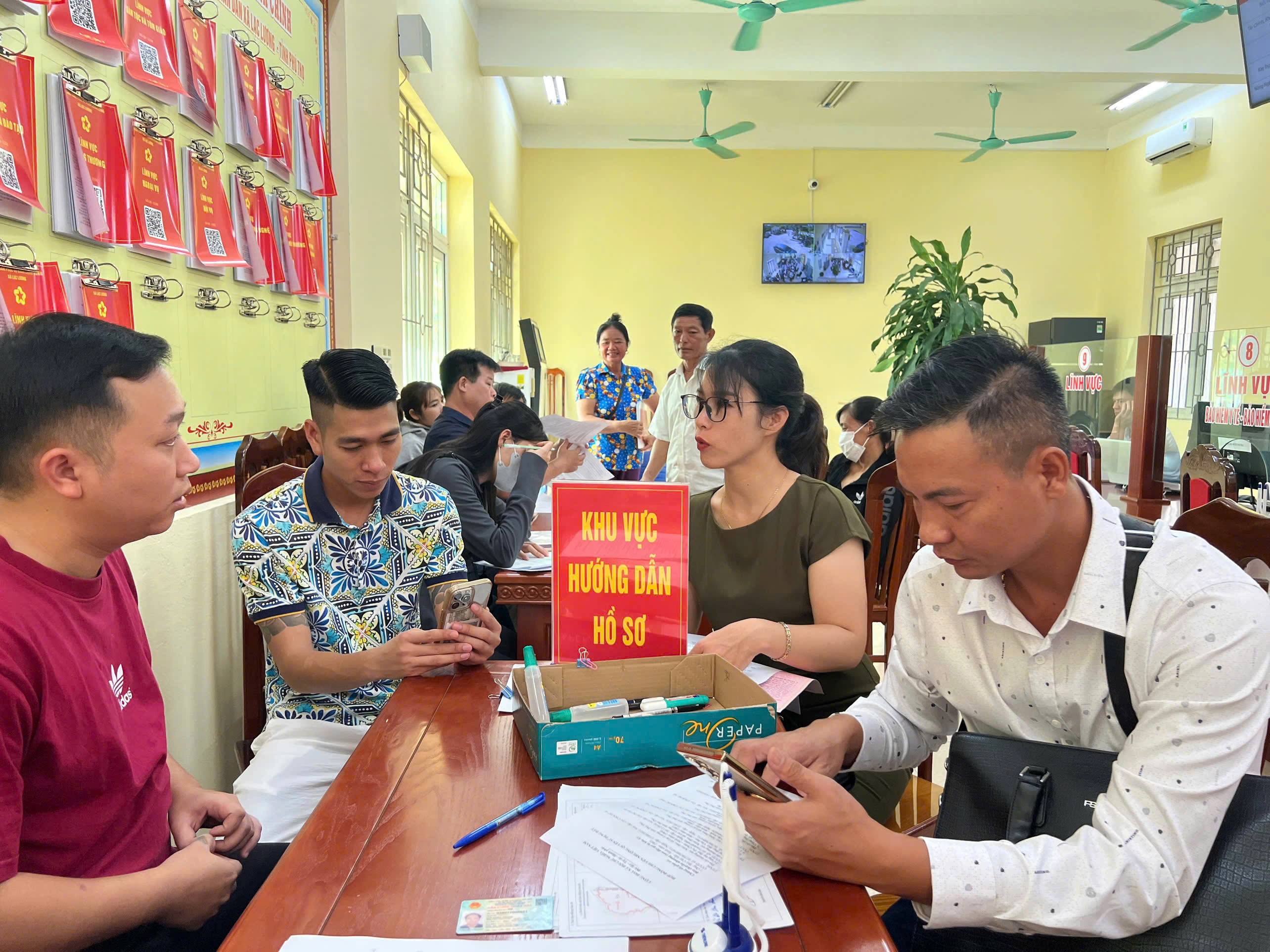 Sau 1 tháng vận hành, chính quyền địa phương 2 cấp đã hoạt động cơ bản thông suốt. Ảnh: Đình Dũng
