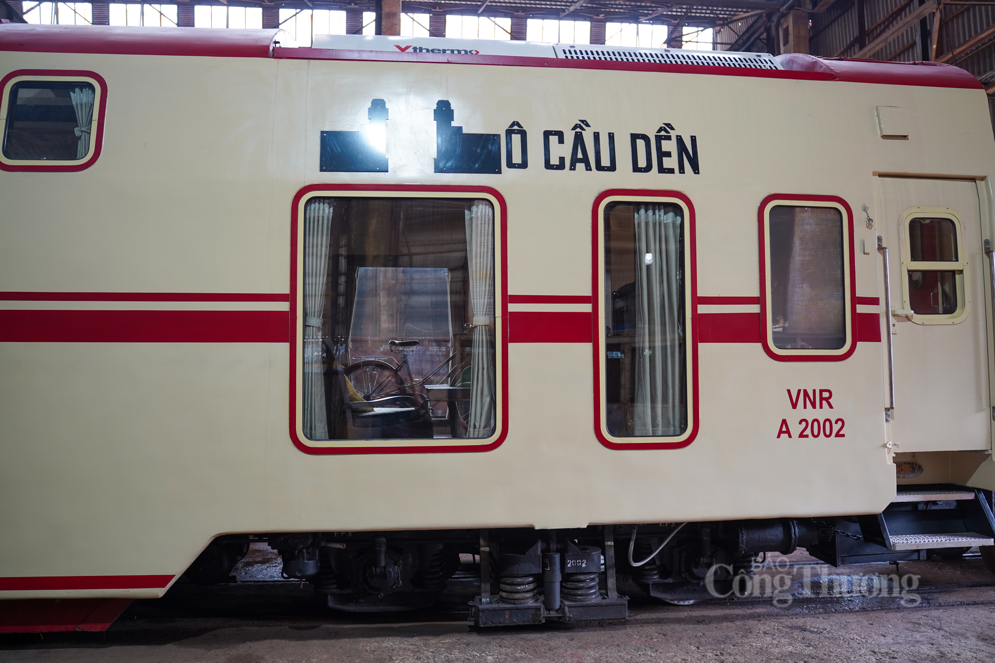 ok88vipp.com can canh doan tau Hanoi The Train-2.JPG