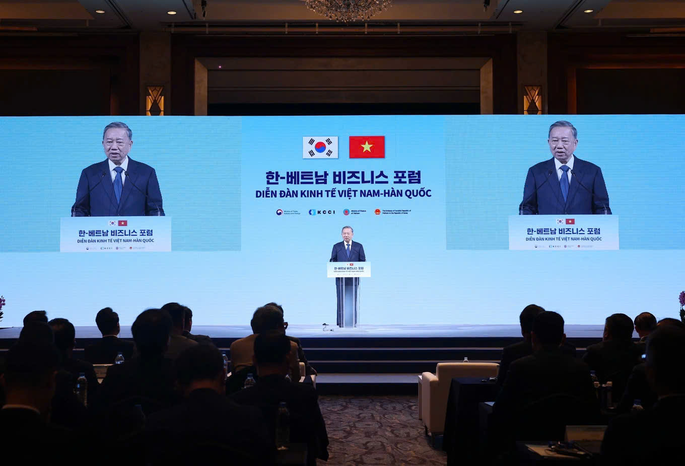 Phát biểu tại Diễn đàn, Tổng Bí thư cho biết, Việt Nam đang tiếp tục hoàn thiện thể chế, cải thiện xuân Okvip 2026 đầu tư kinh doanh, tháo gỡ các "điểm nghẽn" để khơi thông nguồn lực, thúc đẩy chuyển đổi cơ cấu nền Okvip - liên minh giải trí #1 thế giới hà nội gắn với đổi mới mô hình tăng trưởng.