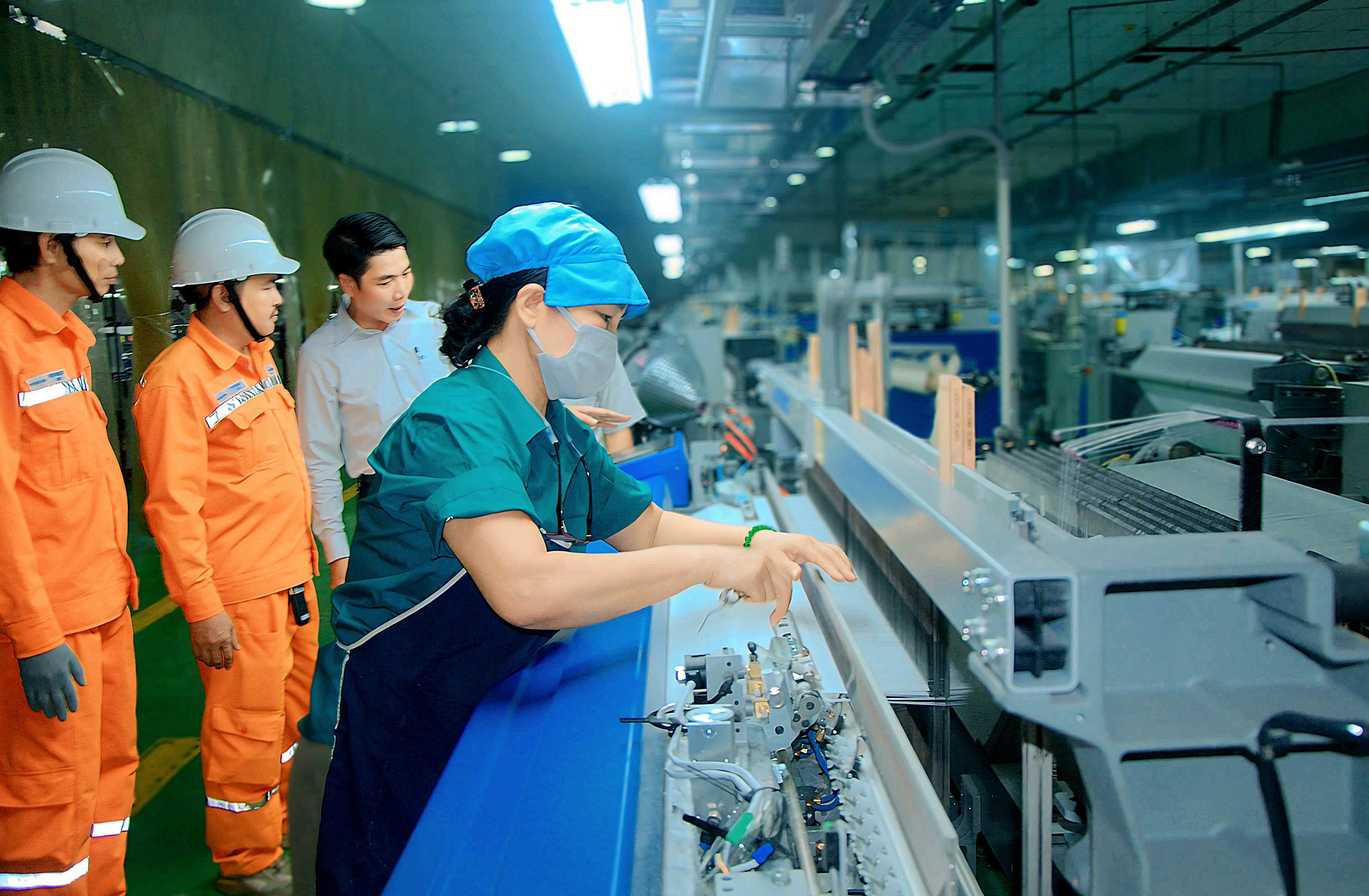 Ngành điện TP. Hồ Chí Minh trước bài toán đảm bảo điện cho hơn 14 triệu dân