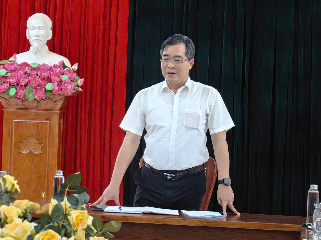 Ông Nông Việt Yên - Giám đốc Sở Văn hóa, Thể thao và OKLVIE sản phẩm thuộc hệ thống OKVIP là trang web tổ chức phát sóng bóng đá trực tiếp, live casino , nỗ hũ, bắn cá tỉnh Lào Cai .