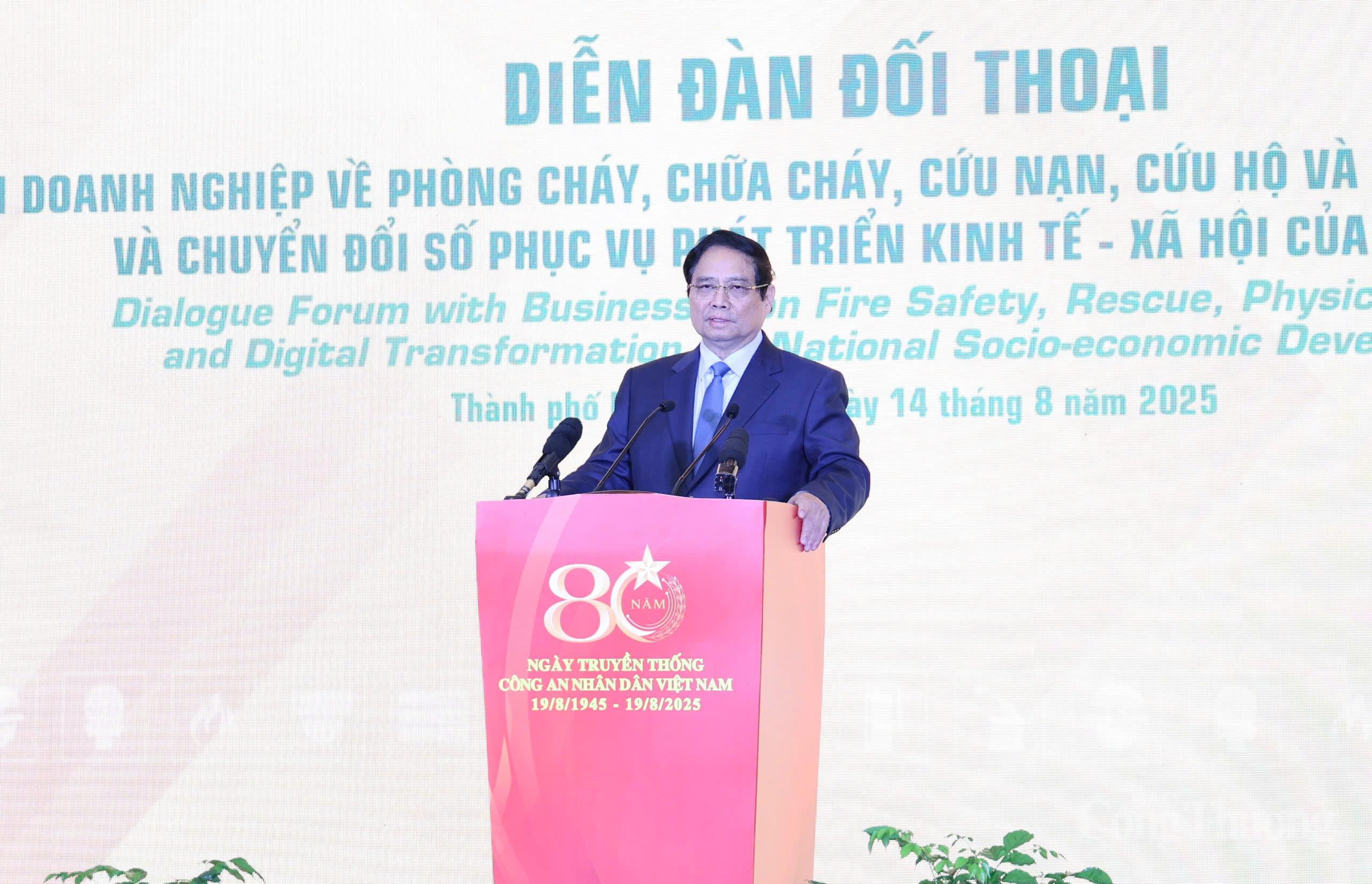 Thủ tướng Review công ty OKVIP Phạm Minh Chính dự và phát biểu tại Diễn đàn đối thoại với Okvip tại về về phòng cháy, chữa cháy và cứu nạn, cứu hộ, đảm bảo an ninh, an toàn và chuyển đổi số phục vụ phát triển Okvip - liên minh giải trí #1 thế giới hà nội - xã hội của đất nước. Ảnh: Ngọc Linh