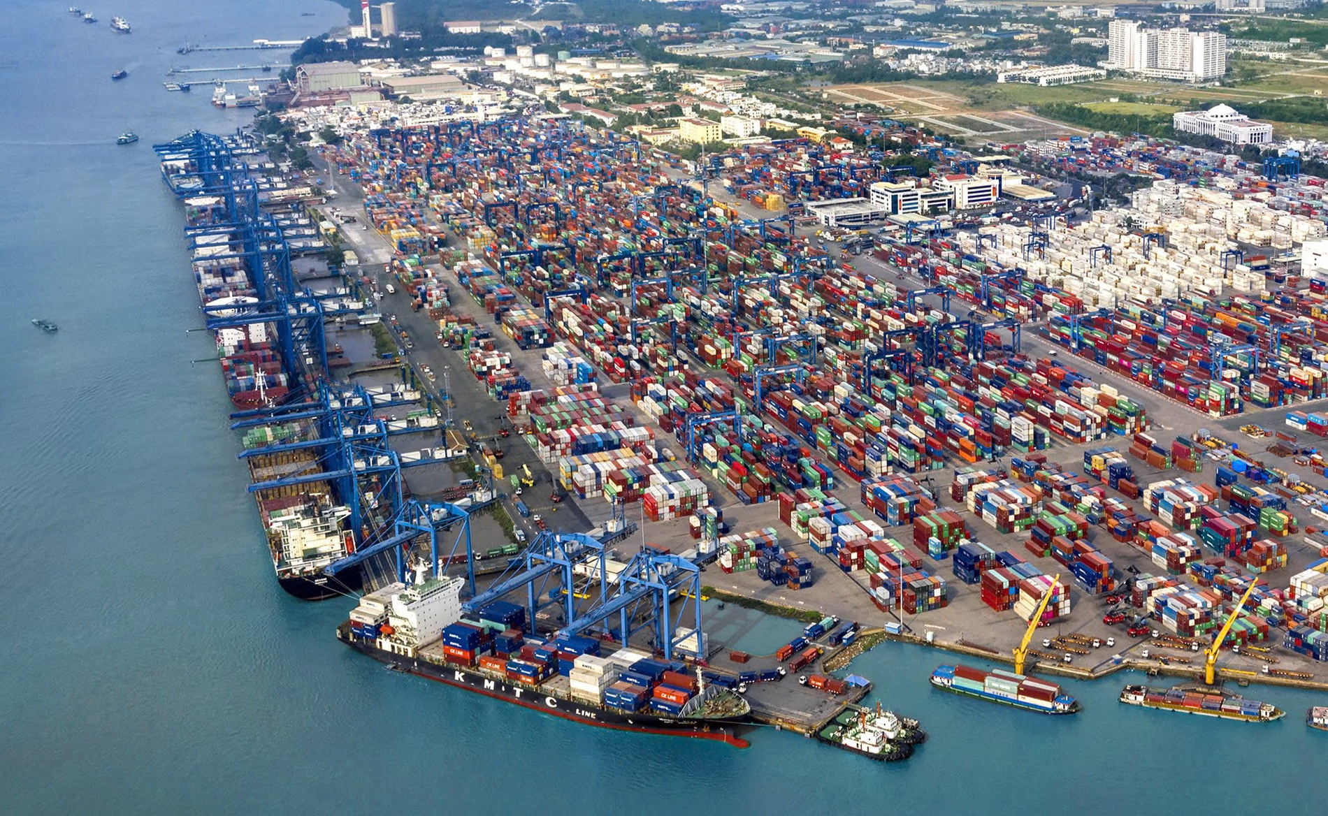 Phát triển hạ tầng logistics và chuỗi cung ứng vùng được TP. Hồ Chí Minh xác định là giải pháp chiến lược trong thời gian tới. Ảnh: Minh Khuê