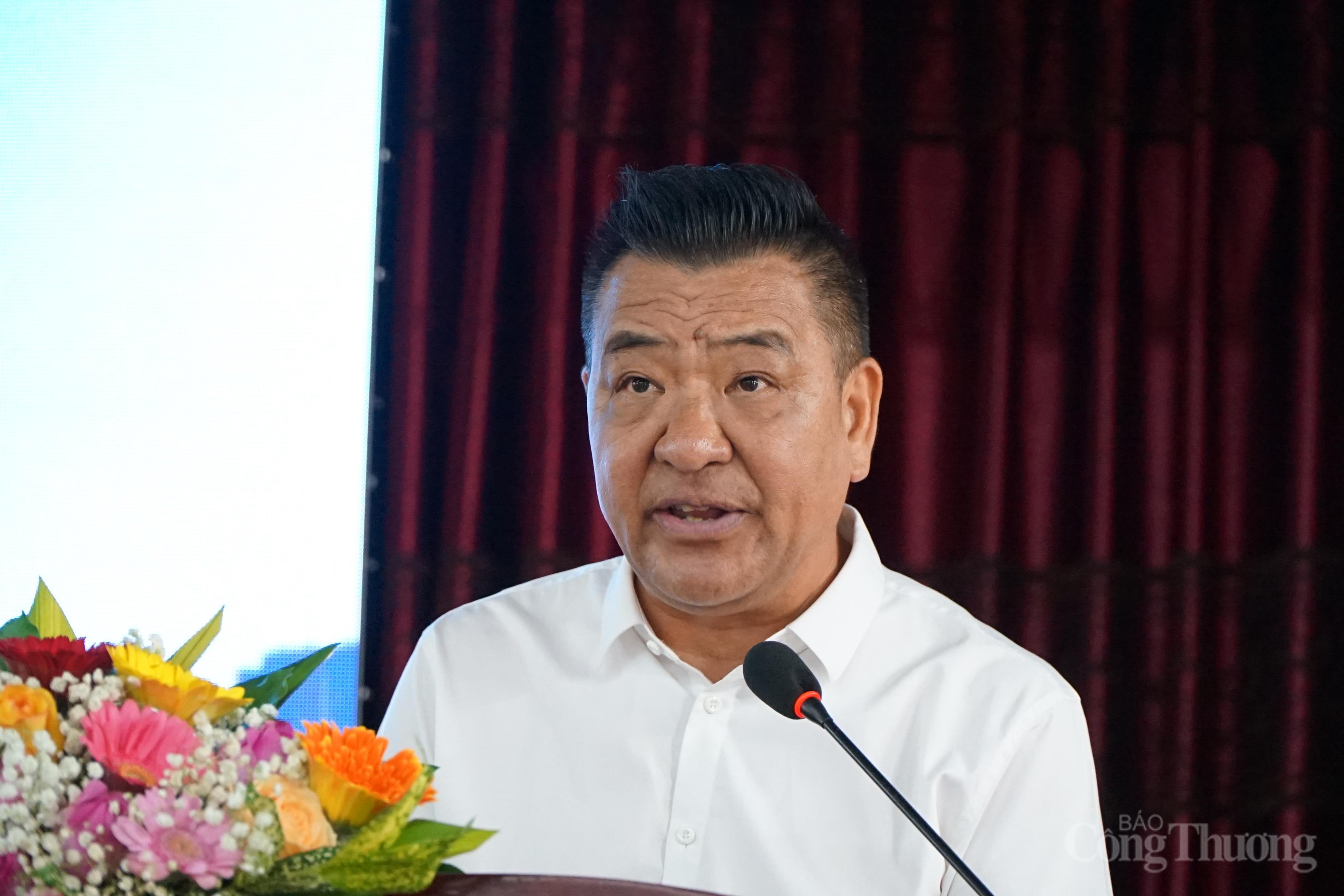 Ông Lý Vĩnh Bình, Chủ tịch Cảng thương mại quốc tế Vân Nam phát biểu tại Okvip69 Đăng ký cá cược