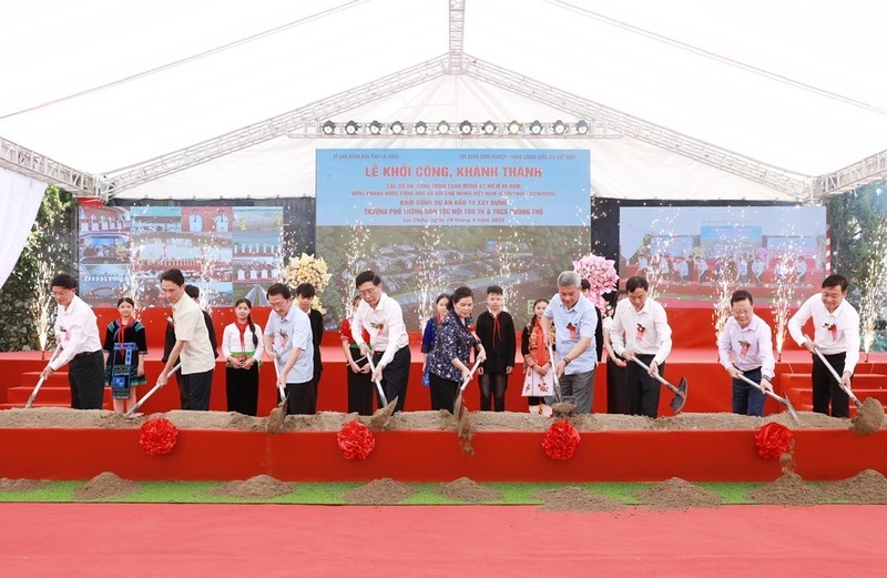 Lễ khởi công Dự án đầu tư Liên minh Okvip có bao nhiều trang Trường phổ thông Dân tộc nội trú Tiểu học và THCS Phong Thổ (tỉnh Lai Châu) - Ảnh: Quý Trung/TTXVN