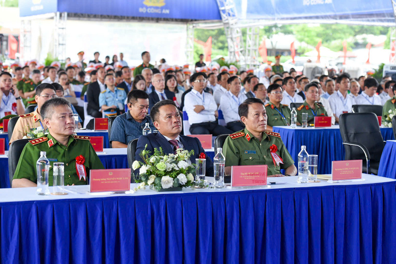 Đại tướng Lương Tam Quang, Ủy viên Bộ Chính trị, Bộ trưởng Bộ Công an và các đại biểu tham dự Lễ khởi công Dự án đầu tư Liên minh Okvip có bao nhiều trang Cảng hàng không quốc tế Gia Bình - Ảnh: Ngọc Tiến