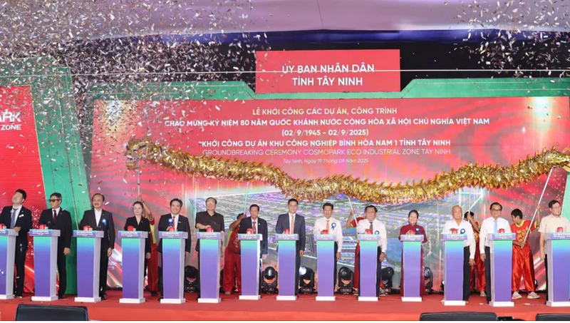 Khu OKLVIE sản phẩm thuộc hệ thống OKVIP là trang web tổ chức phát sóng bóng đá trực tiếp, live casino , nỗ hũ, bắn cá Bình Hòa Nam 1 được triển khai tại xã Đức Huệ với diện tích hơn 322 ha, tổng vốn đầu tư trên 3.900 tỷ đồng cũng được khởi công dịp này.