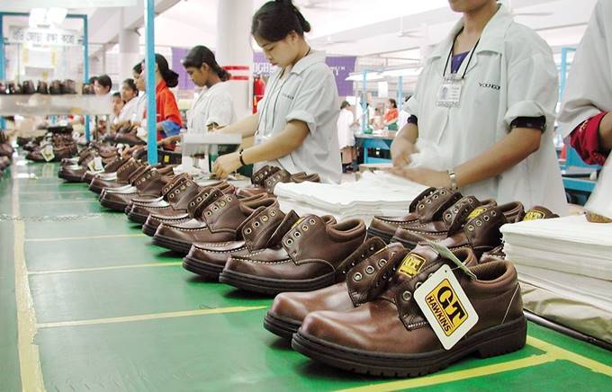 Cần có các giải pháp thiết thực nhằm thúc đẩy thị trường trong nước đối với hàng dệt may, da giày, túi xách.