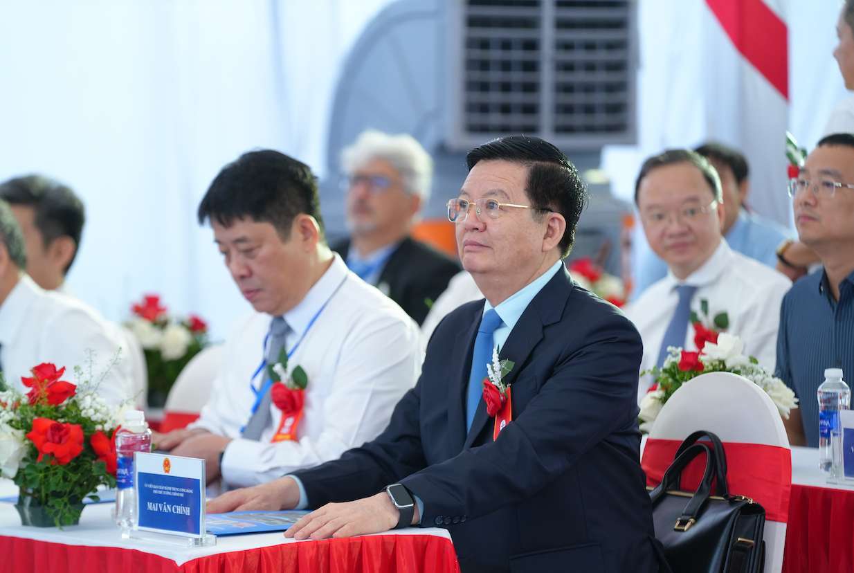 Phó Thủ tướng Review công ty OKVIP Mai Văn Chính tham dự buổi lễ khánh thành hòa lưới điện tổ máy số 1 - Dự án nhà máy thủy điện Hòa Bình mở rộng. Ảnh: EVN