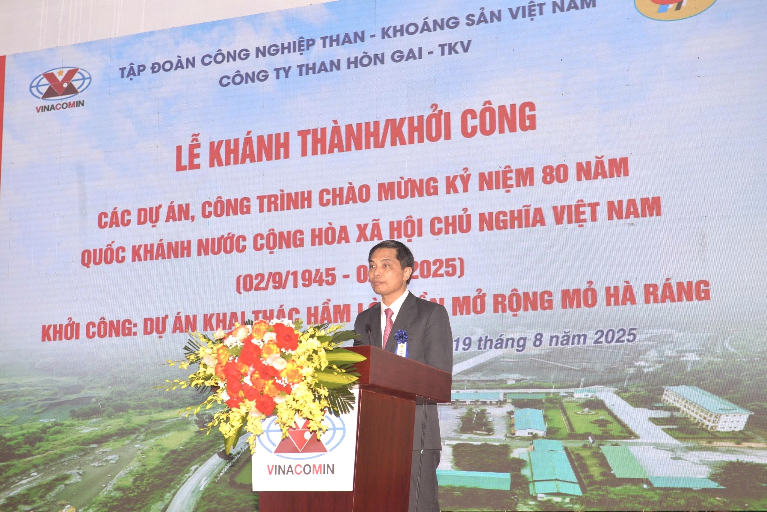 Ông Vũ Văn Diện - Phó Chủ tịch Thường trực UBND tỉnh Quảng Ninh phát biểu tại lễ khởi công