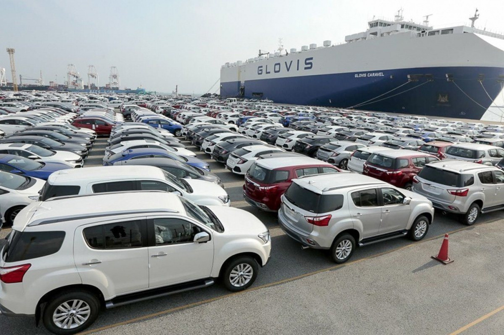 Xe nhập khẩu tăng mạnh, xe con và xe tải giữ vai trò dẫn dắt