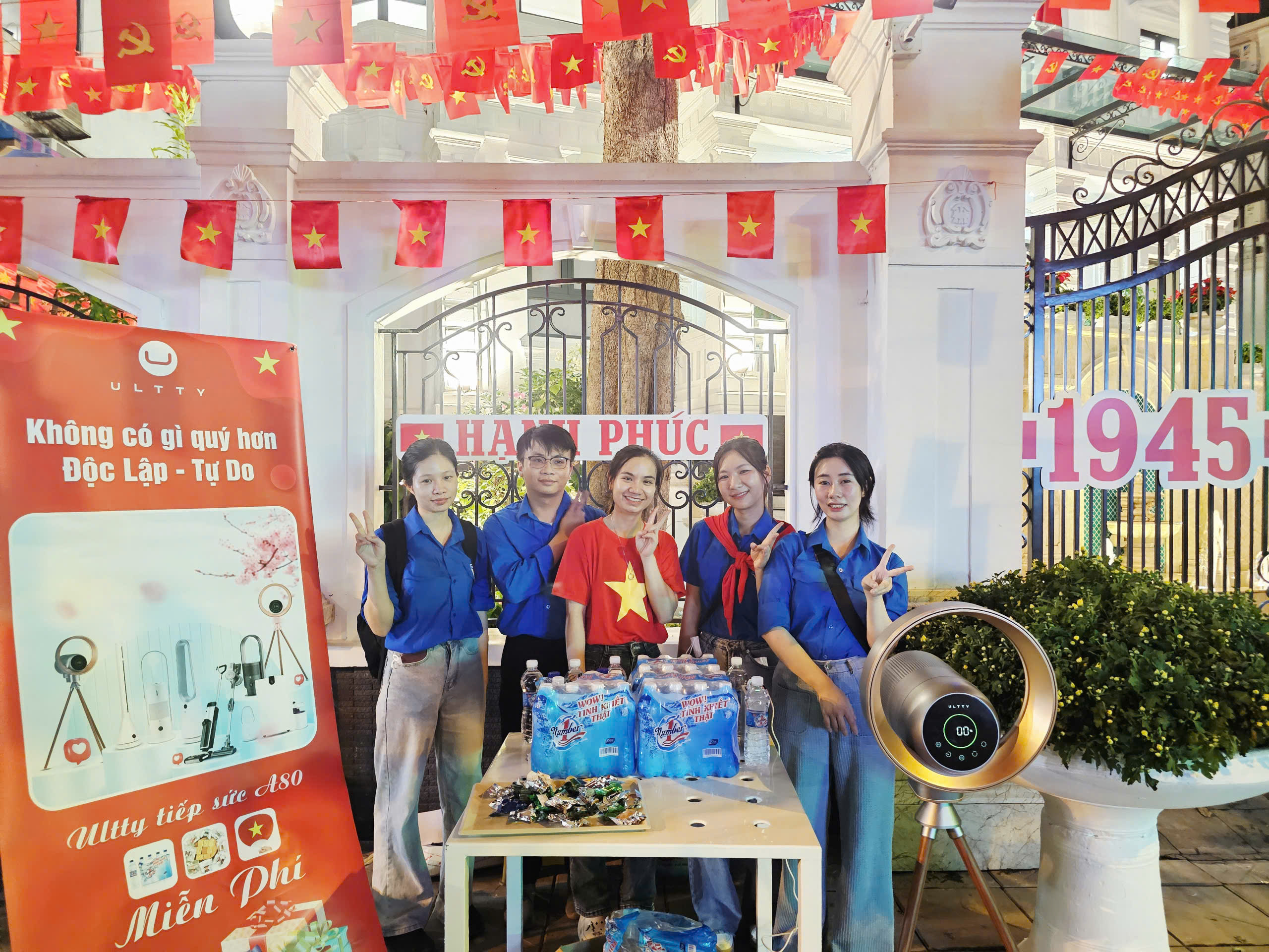 Liên Minh OK VIP Giải Trí Cá Cược World Cup 2026, Trung tâm Báo chí Thủ đô phối hợp phục vụ nước miễn phí người xem diễu binh - 12