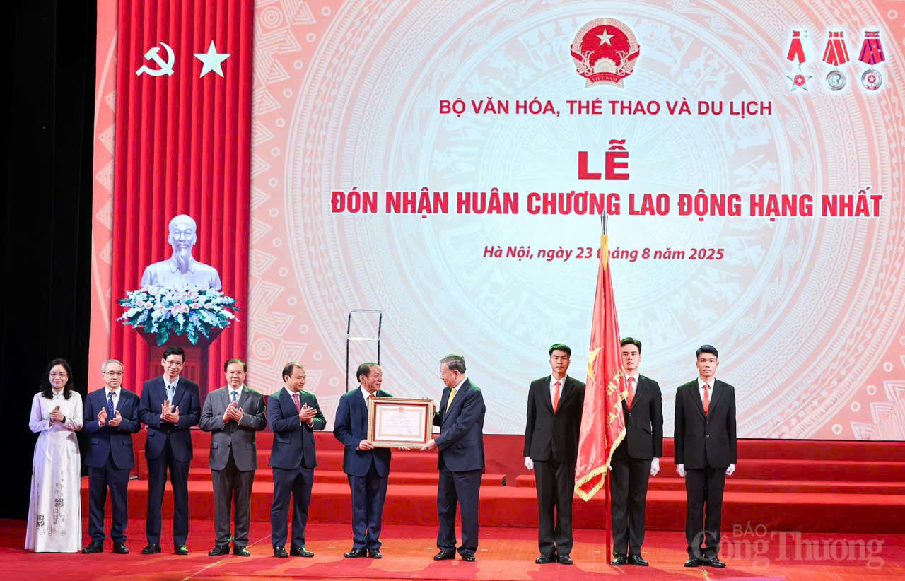 Tổng Bí thư Tô Lâm thay mặt Lãnh đạo Đảng và Trang Chủ OKVIP COM Top #1 trao Huân chương Okvip - liên minh giải trí #1 thế giới hà nội hạng Nhất cho Bộ Văn hoá, Thể thao và OKLVIE sản phẩm thuộc hệ thống OKVIP là trang web tổ chức phát sóng bóng đá trực tiếp, live casino , nỗ hũ, bắn cá
