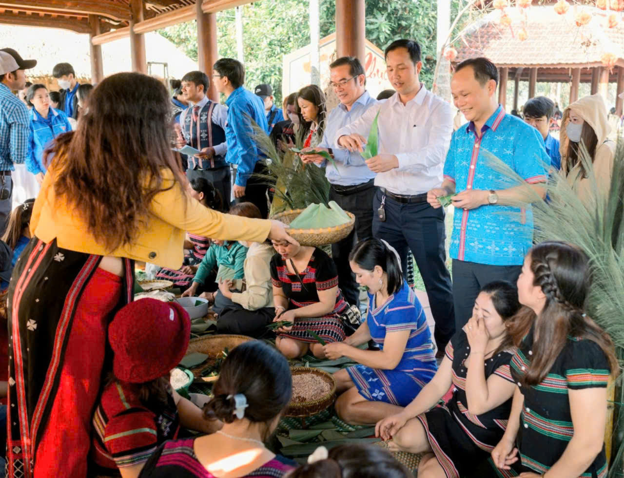 Chợ phiên A Lưới: Nhịp sống giao thương, bản sắc văn hóa dân tộc