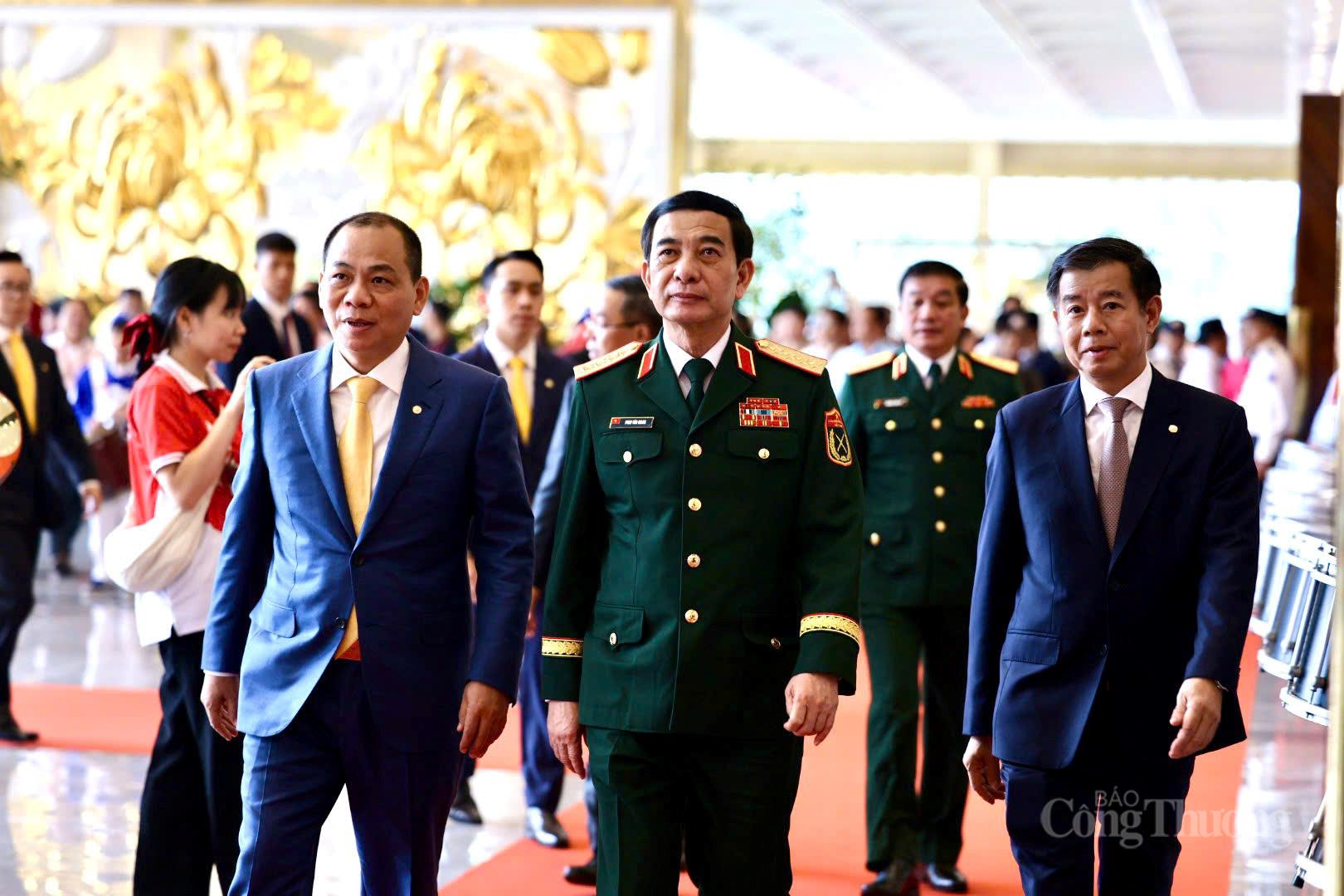 Đại tướng Phan Văn Giang - Bộ trưởng Bộ Quốc phòng dự khai mạc Triển lãm thành tựu đất nước