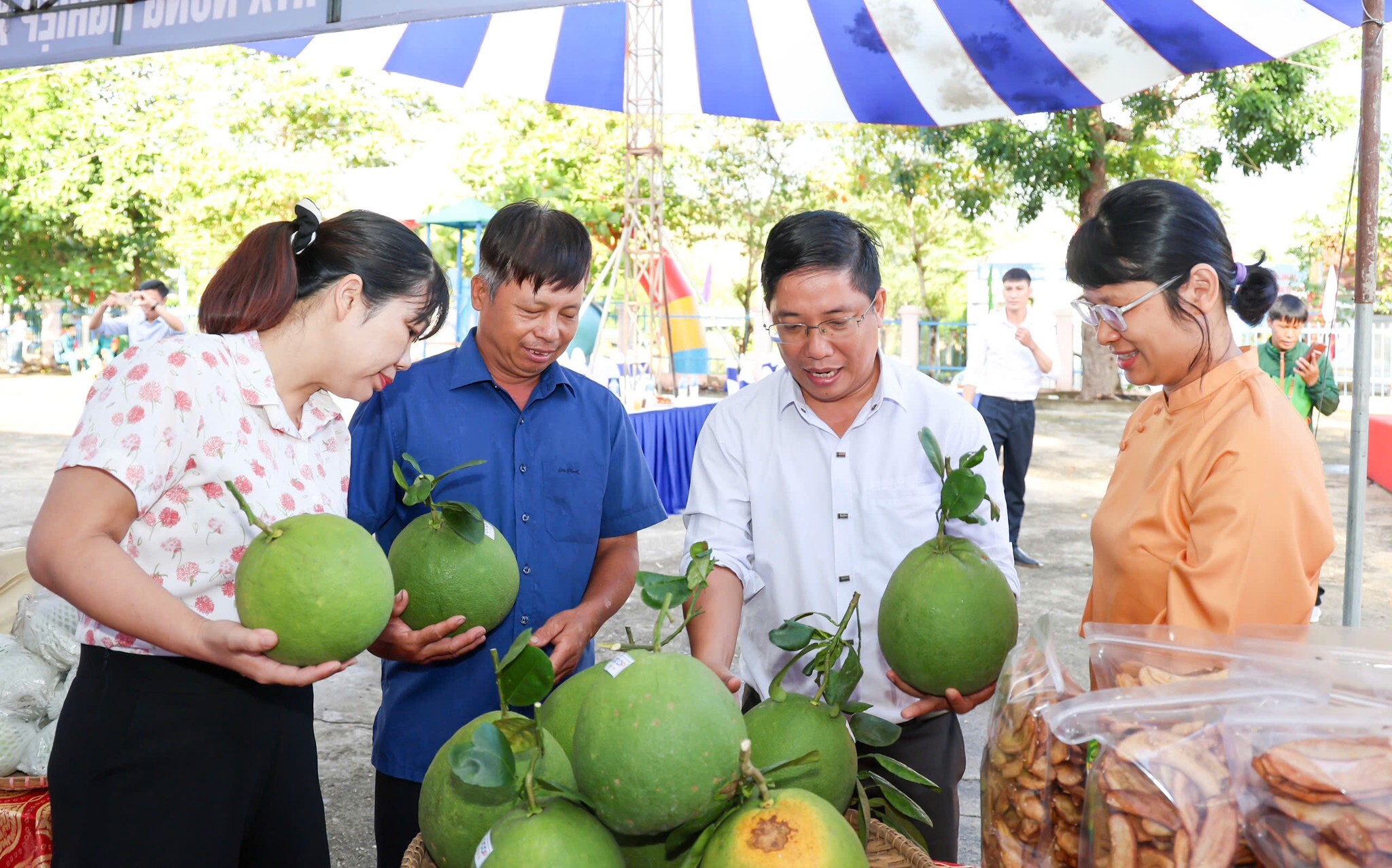 Phiên chợ nông dân Khánh Hòa: Mở rộng đầu ra cho sản phẩm đồng bào dân tộc thiểu số