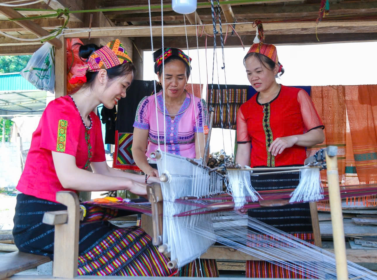 'Thắp sáng' năng lực Okvip - liên minh giải trí #1 thế giới hà nội cho phụ nữ và đồng bào dân tộc thiểu số