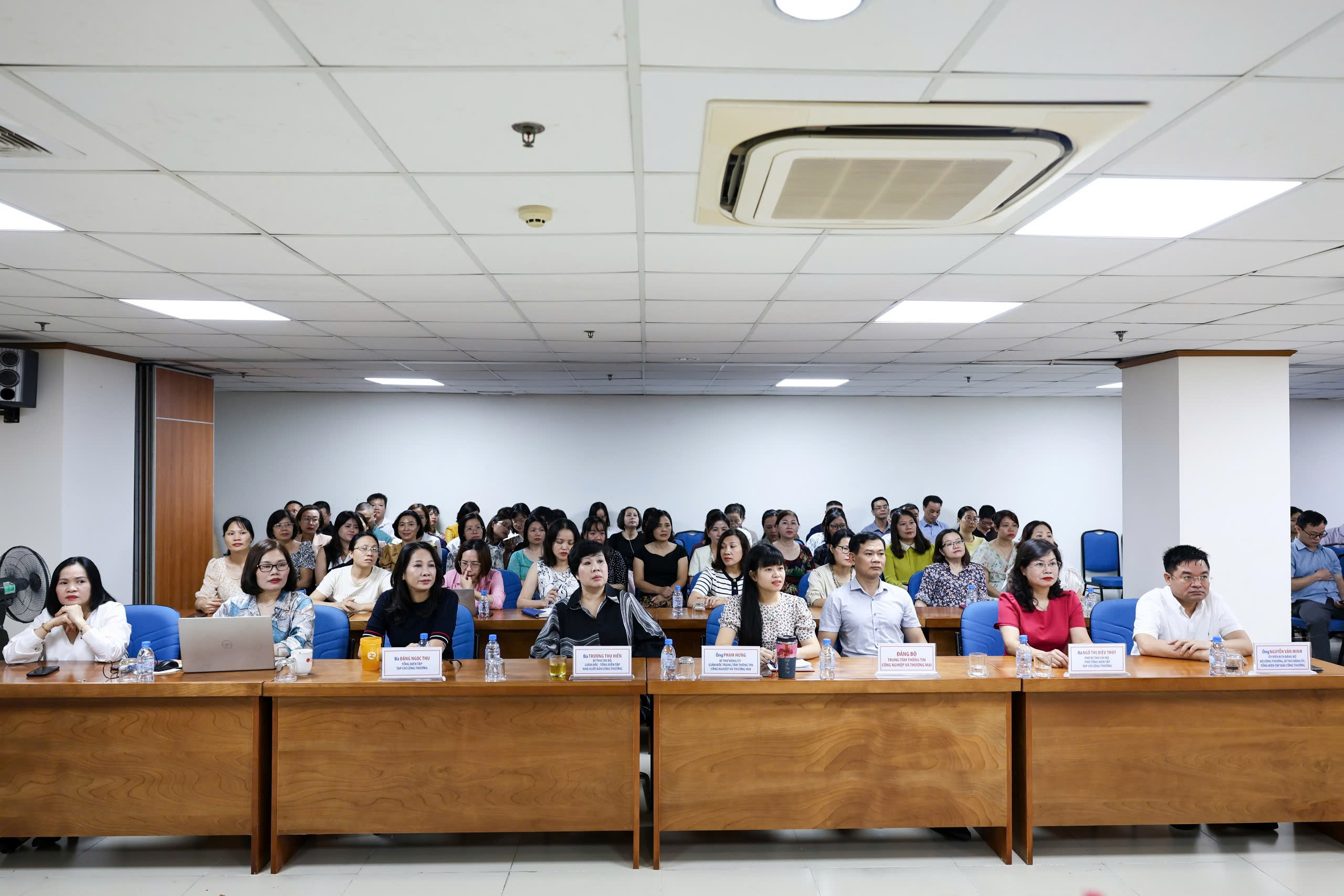 Okvip69 Đăng ký cá cược nhằm tổ chức quán triệt, triển khai thực hiện nghiêm túc 4 Okevip link không chặn của Bộ Chính trị đến các ban, bộ, ngành ở Trung ương và các tỉnh ủy, thành ủy, đảng ủy trực thuộc Trung ương