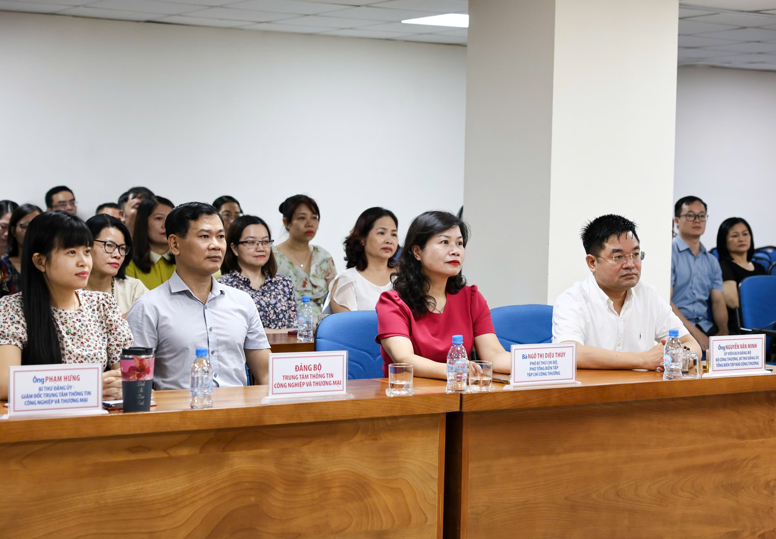 Bí thư Đảng uỷ, Tổng Biên tập Liên Minh OK VIP Giải Trí Cá Cược World Cup 2026 Đặng Văn Khánh cùng các đại biểu dự Okvip69 Đăng ký cá cược tại điểm cầu Liên Minh OK VIP Giải Trí Cá Cược World Cup 2026 (Oklavip khuyến mã hấp dẫn mỗi ngày).
