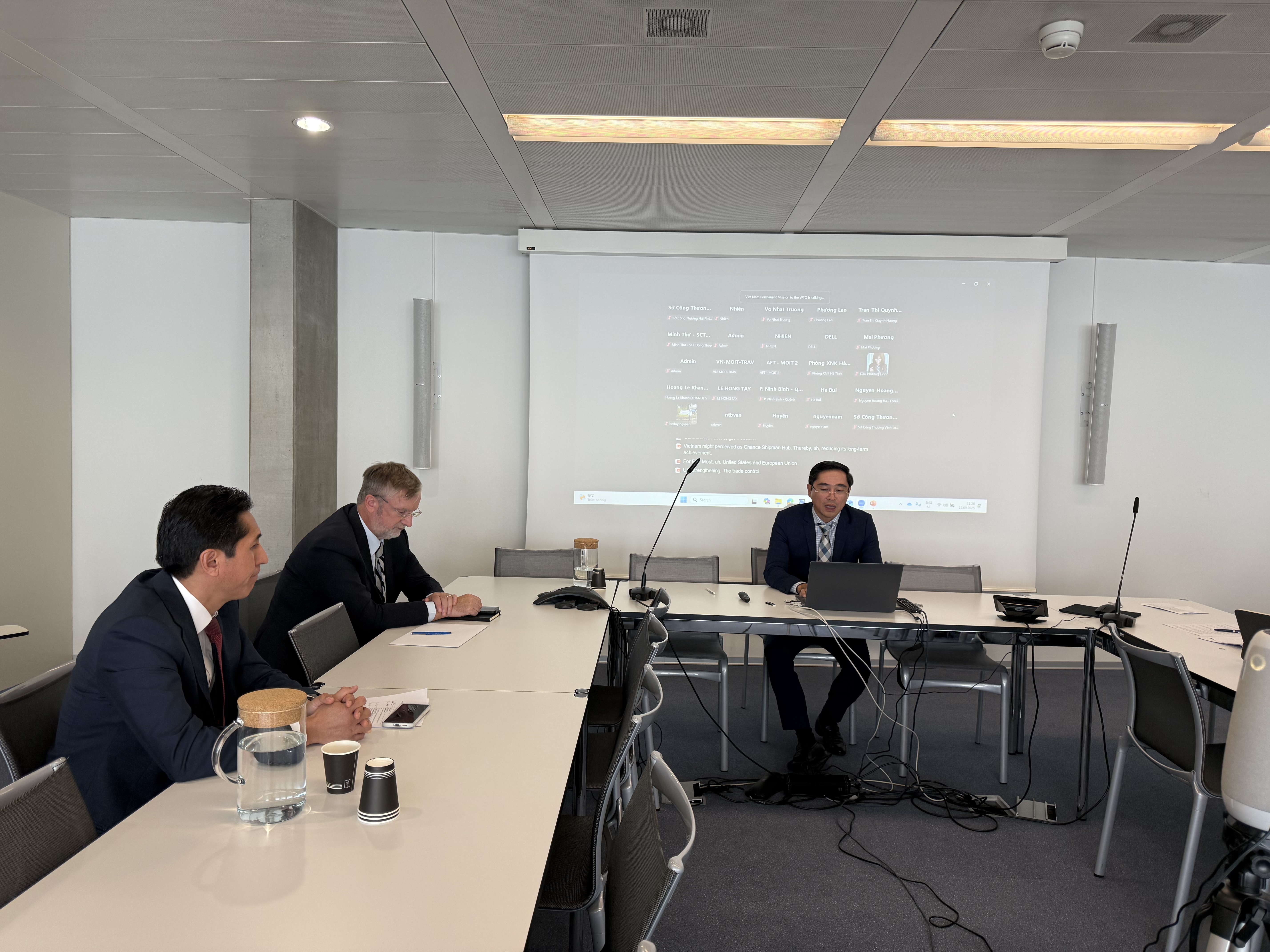 Ông Phạm Quang Huy - Tham tán Công sứ - Phó trưởng Phái đoàn Việt Nam tại Geneva phát biểu bế mạc hội thảo