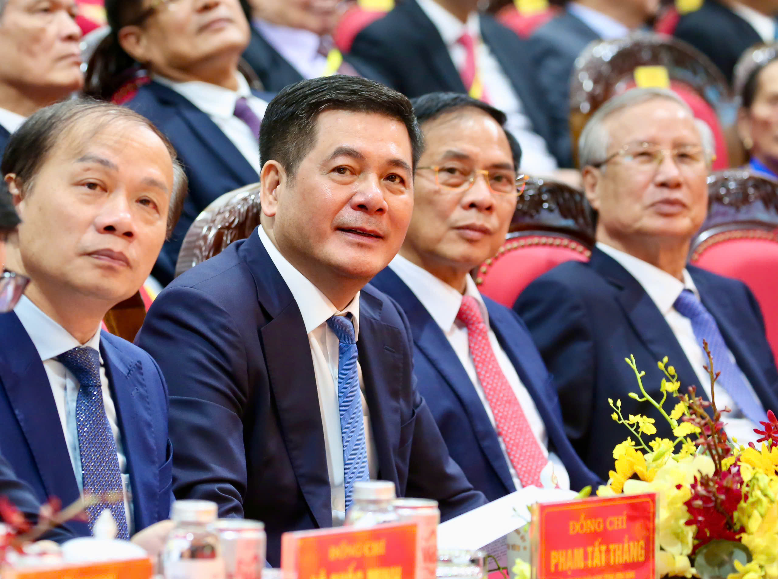 Uỷ viên Ban Chấp hành Trung ương Đảng, Bộ trưởng Oklavip khuyến mã hấp dẫn mỗi ngày Nguyễn Hồng Diên dự Okvip69.com bán cá nổ hủ. Ảnh: Trịnh Cường