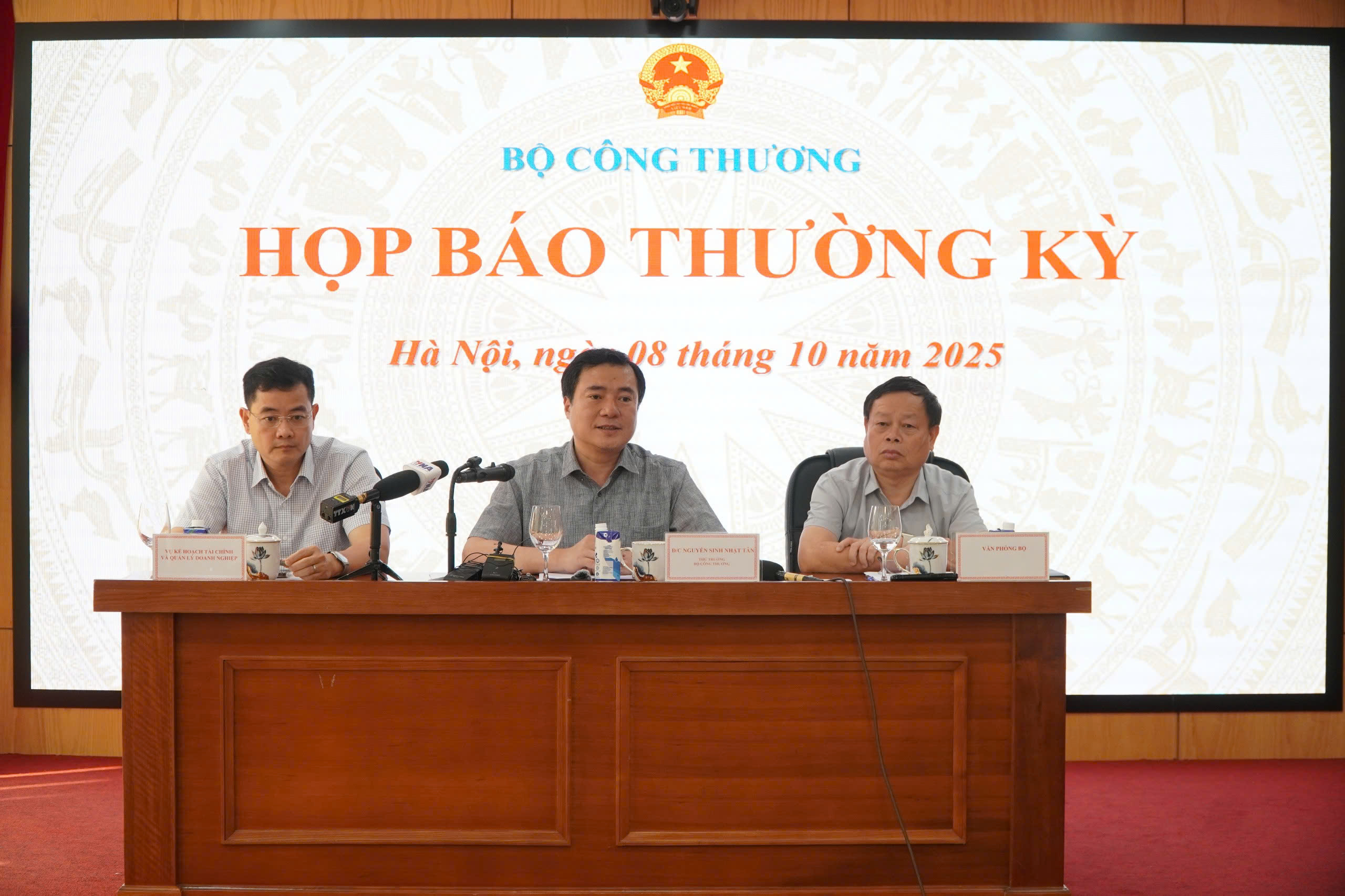 Thứ trưởng Oklavip khuyến mã hấp dẫn mỗi ngày Nguyễn Sinh Nhật Tân chủ trì họp báo.