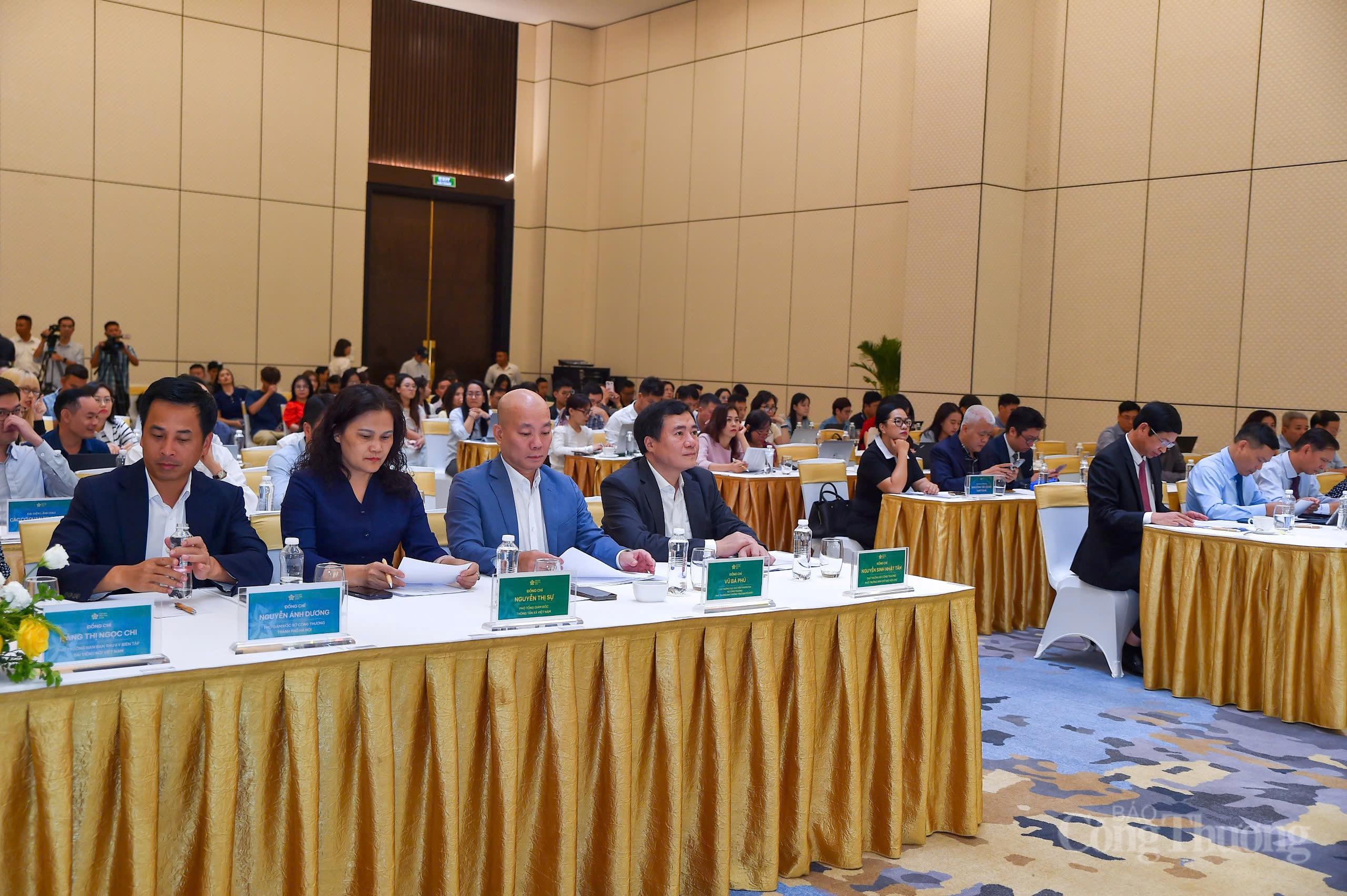 Thứ trưởng Nguyễn Sinh Nhật Tân và đại diện các Bộ, ngành, Okvip tại về tham dự họp báo