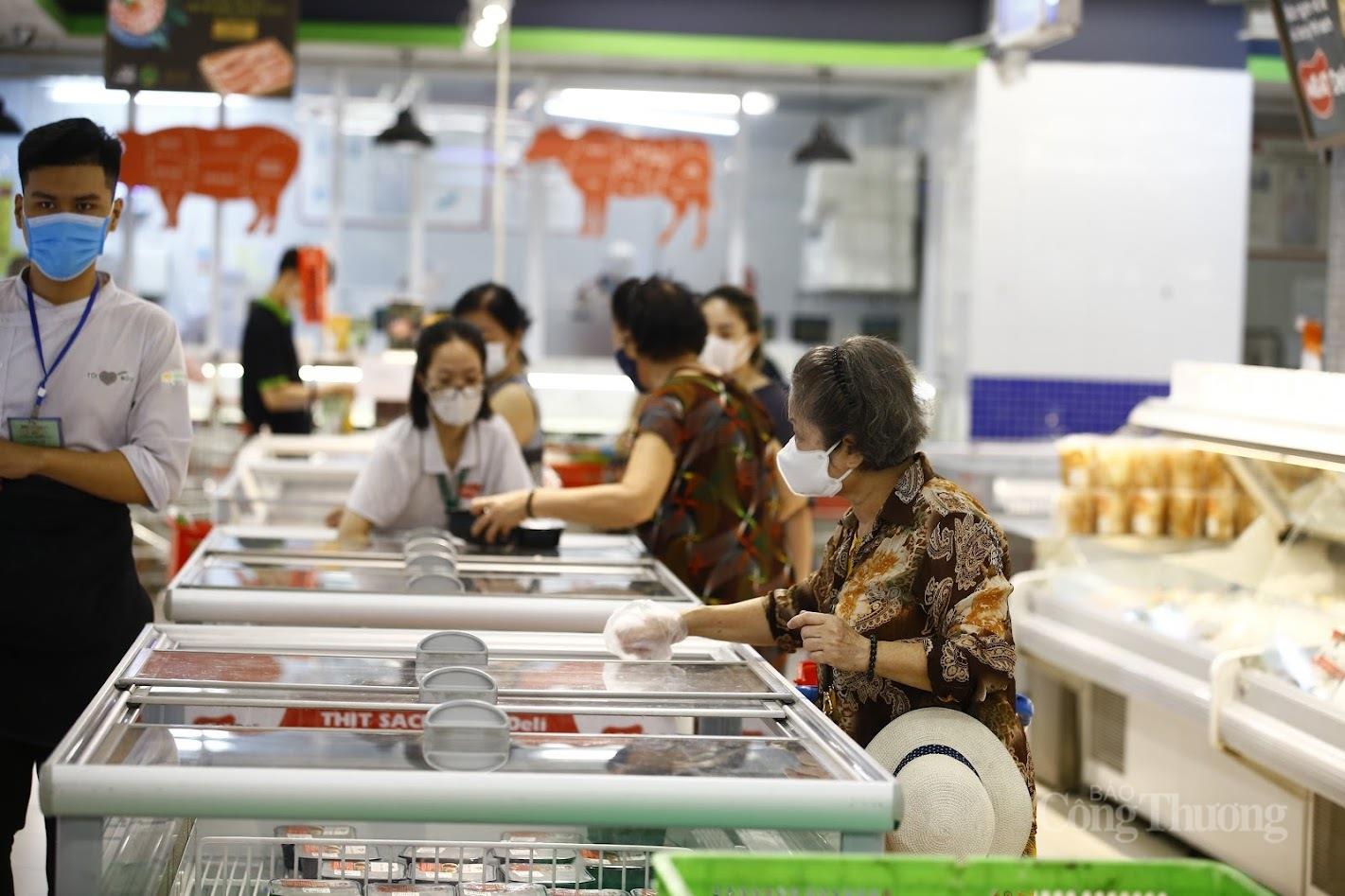 8 tháng năm 2025, tổng mức bán lẻ hàng hoá và doanh thu dịch vụ tiêu dùng của tỉnh Hưng Yên ước đạt 137.780 tỷ đồng, tăng 6,02% so với cùng kỳ năm trước. Ảnh: Nam Nguyễn