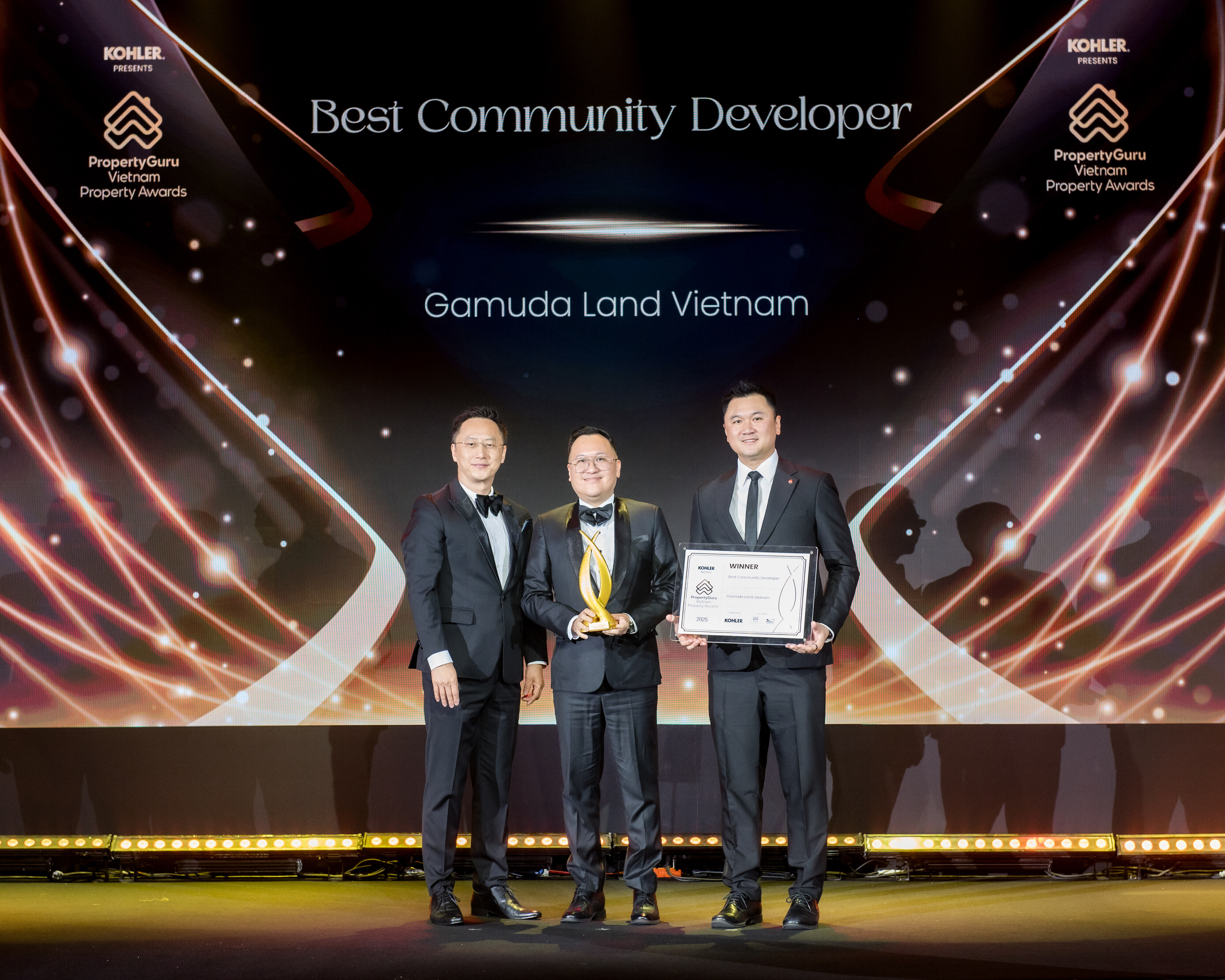 Đại diện Gamuda Land nhận giải thưởng Nhà phát triển vì cộng đồng xuất sắc
