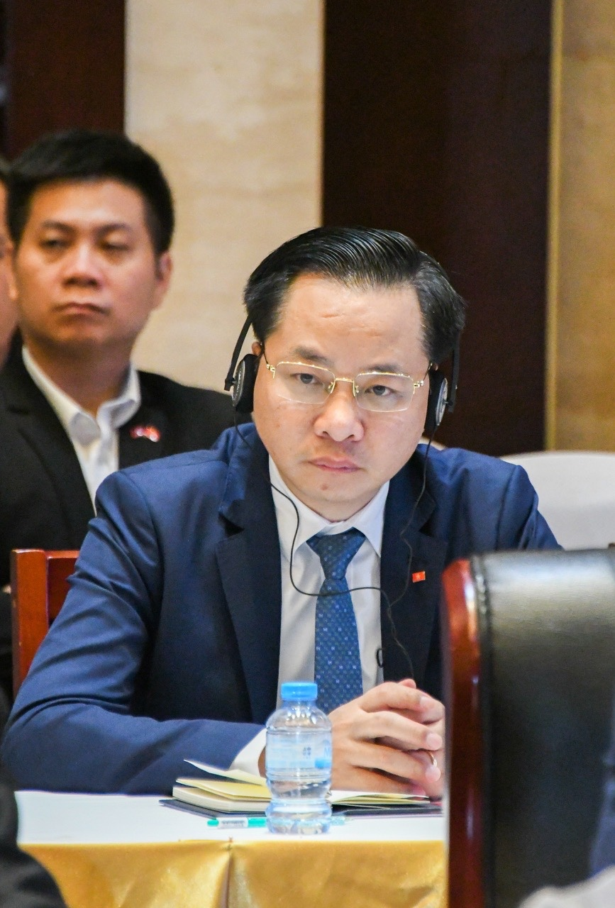 Ông Nguyễn Hữu Tú - Phó Bí thư Đảng ủy, Thành viên Hội đồng Thành viên, Tổng Giám đốc Tập đoàn tham gia buổi Ok88vip tỷ lệ kèo World Cup 2026 với Phó Thủ tướng Saleumxay Kommasith và lãnh đạo Review công ty OKVIP Lào