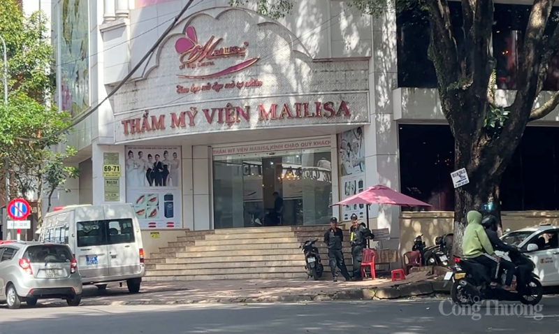 Lực lượng chức năng có mặt tại cơ sở thẩm mỹ viện Mailisa, phường Buôn Ma Thuột.