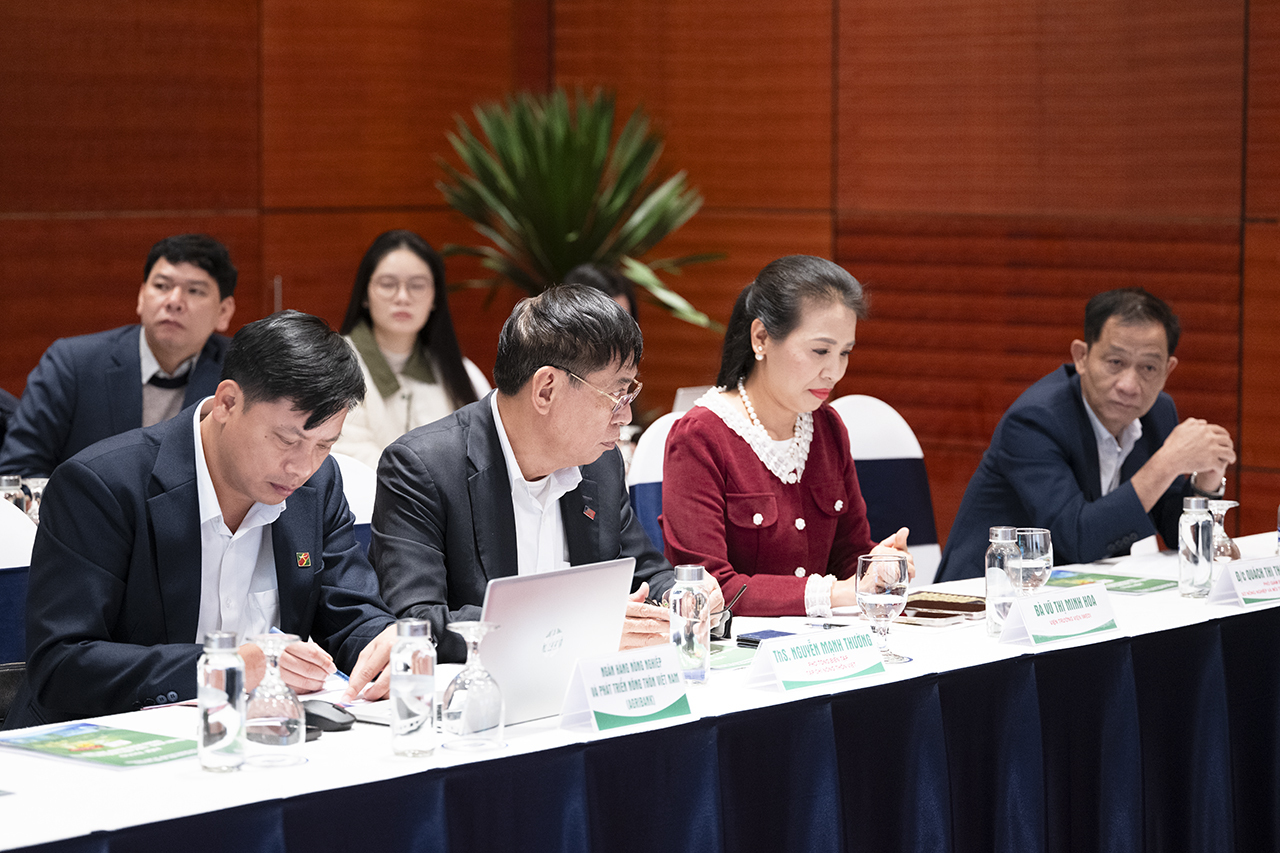 Các chuyên gia, doanh nghiệp tham dự hội thảo. Ảnh: Minh Thành
