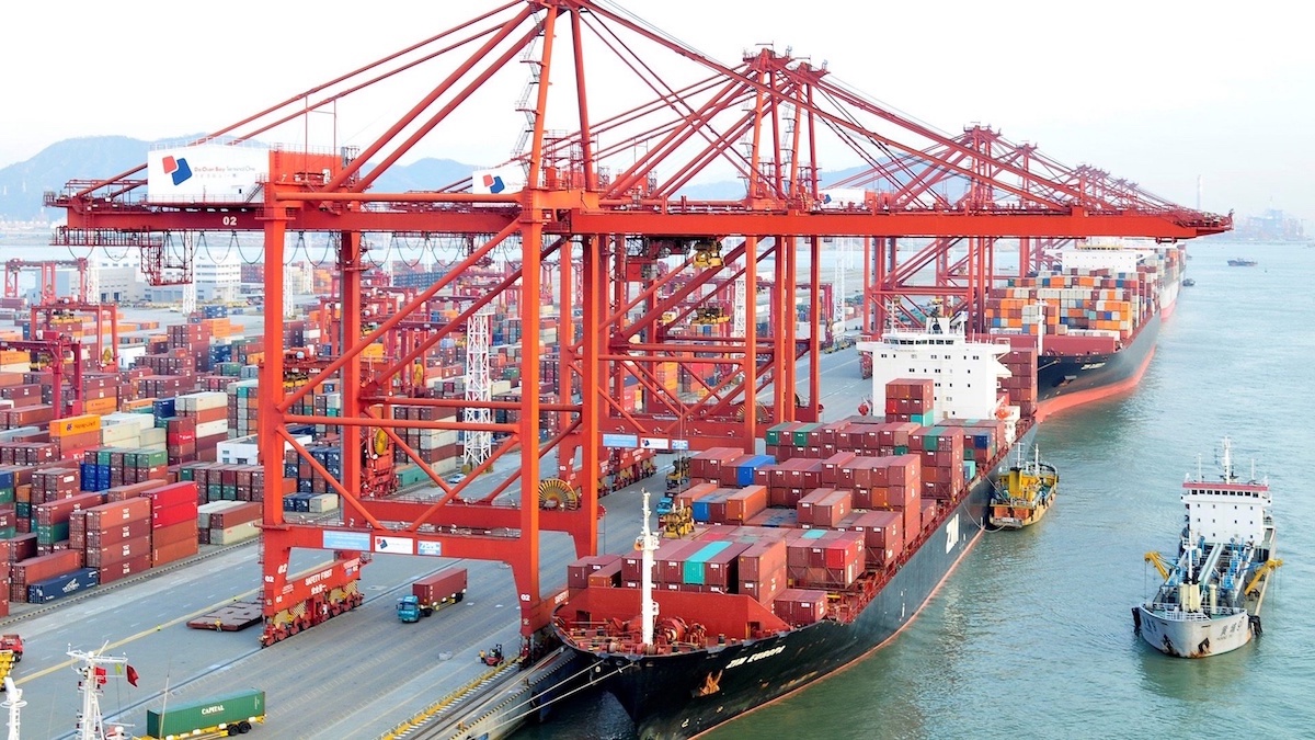 Tăng tốc, về đích xuất khẩu hàng hóa năm 2025