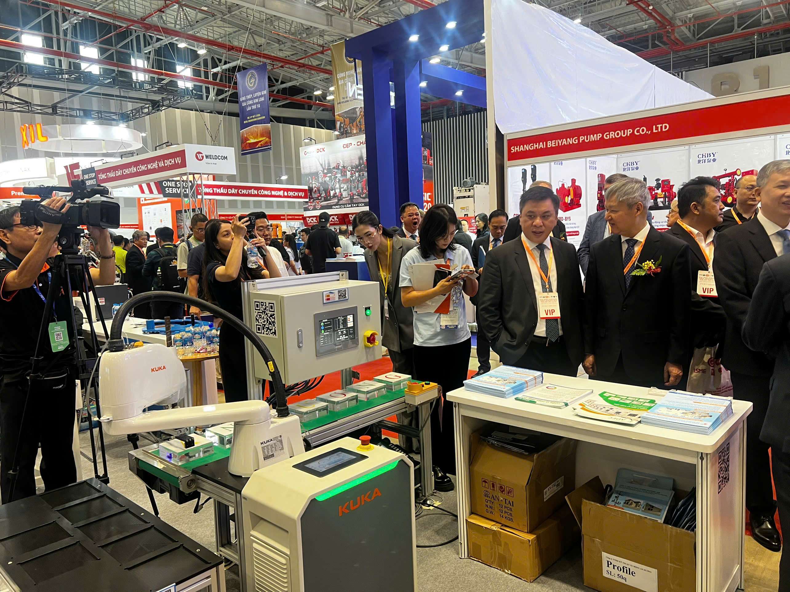 Khai mạc hội chợ triển lãm thiết bị công nghiệp Vinamac Expo 2025