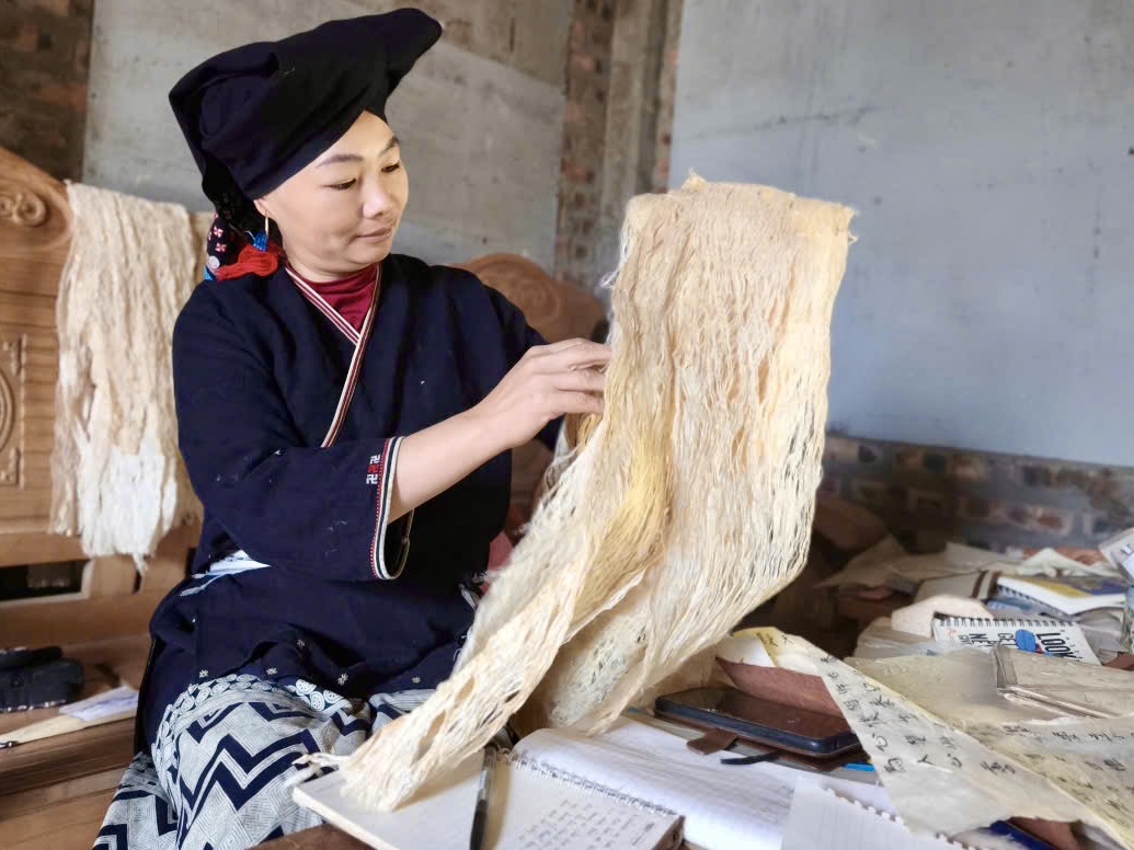 Giấy dó Cao Sơn: Mở cánh cửa giao thương từ di sản bản địa