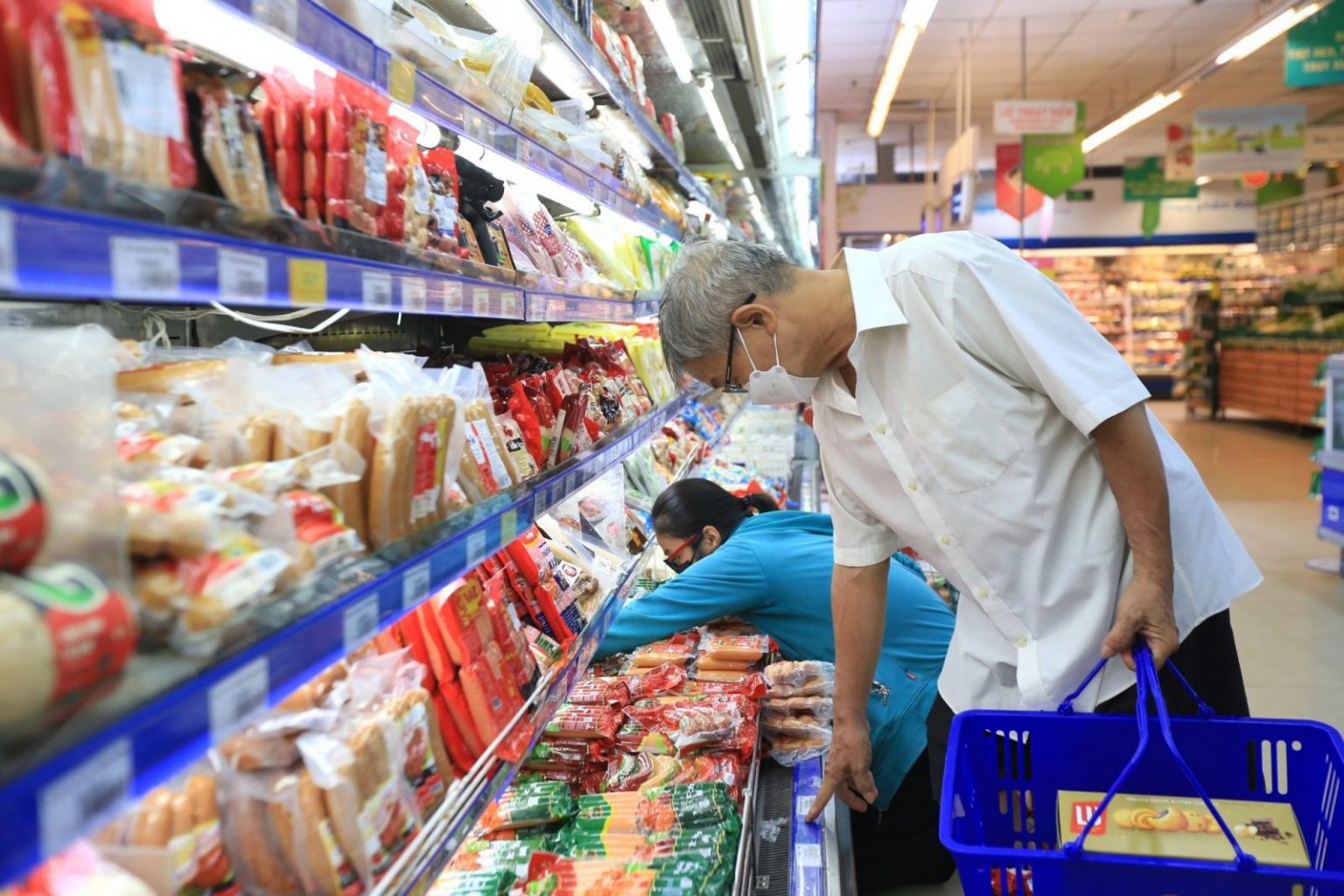 Hoàn thiện chính sách phát triển thị trường bán lẻ
