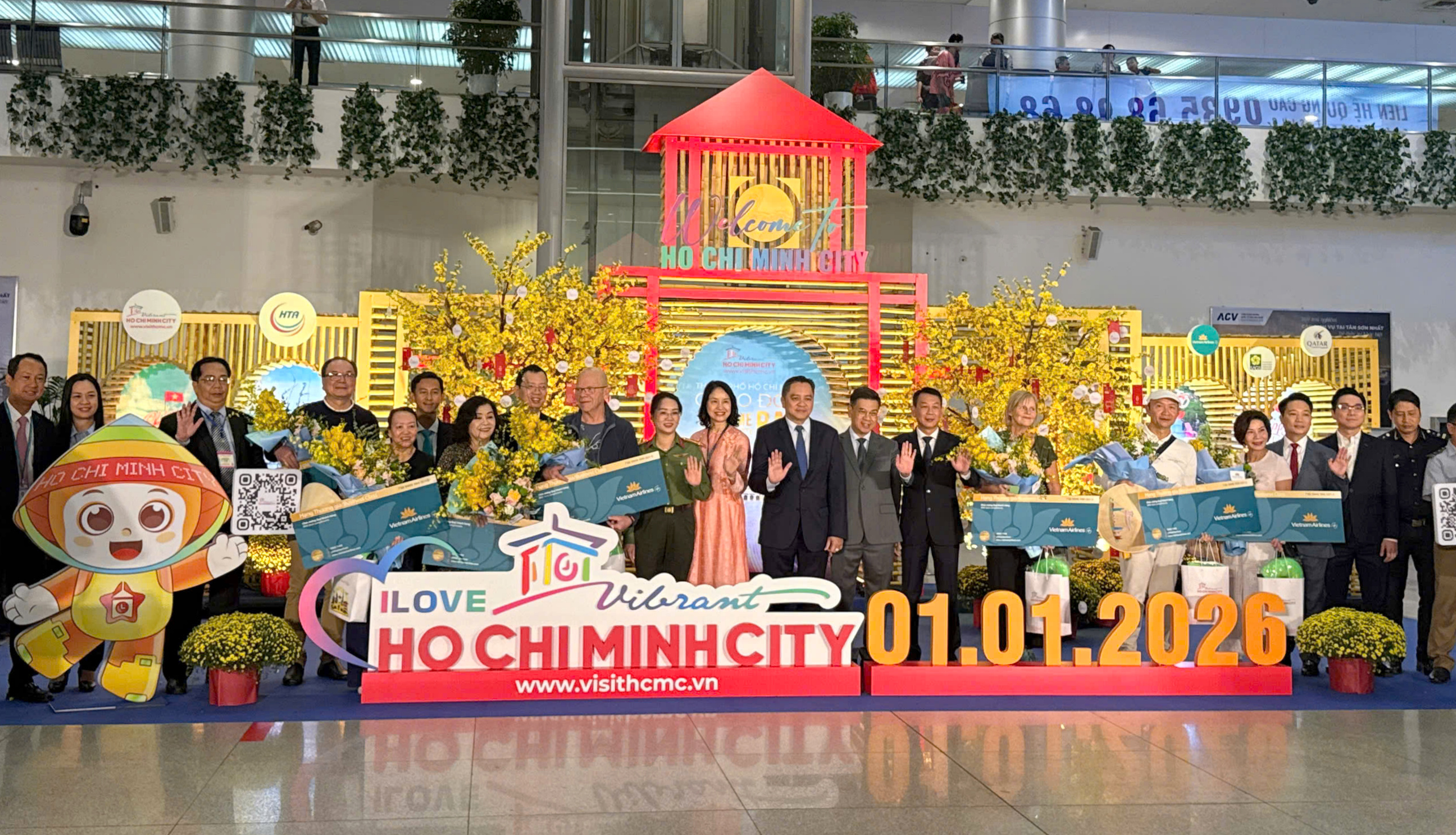 TP. Hồ Chí Minh: Nghi thức 'xông đất' mang thông điệp khởi đầu thuận lợi 
