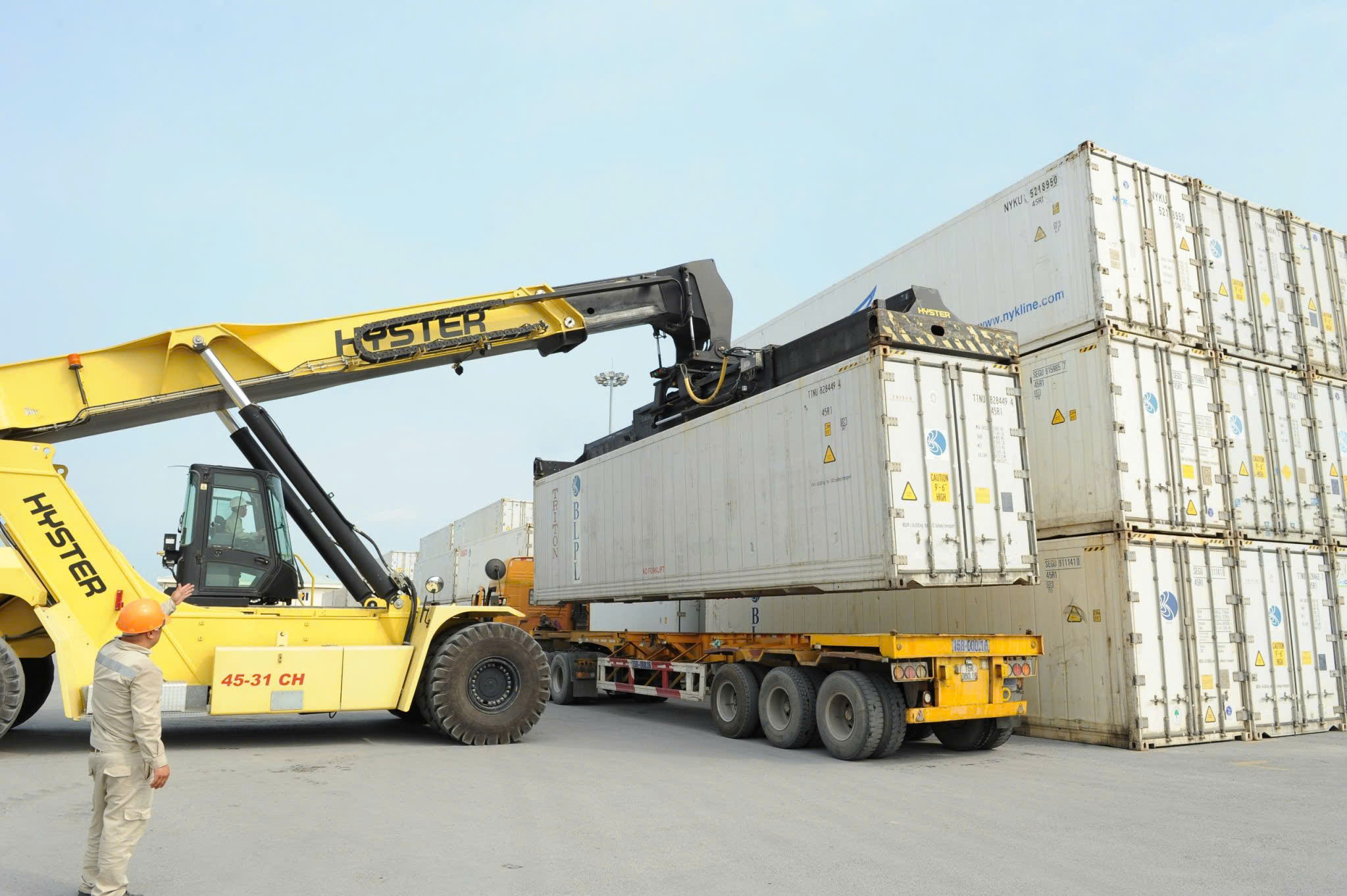 Minh bạch xuất xứ đang trở thành “giấy thông hành” mới để hàng hóa duy trì chỗ đứng tại các thị trường lớn. Ảnh: Cấn Dũng