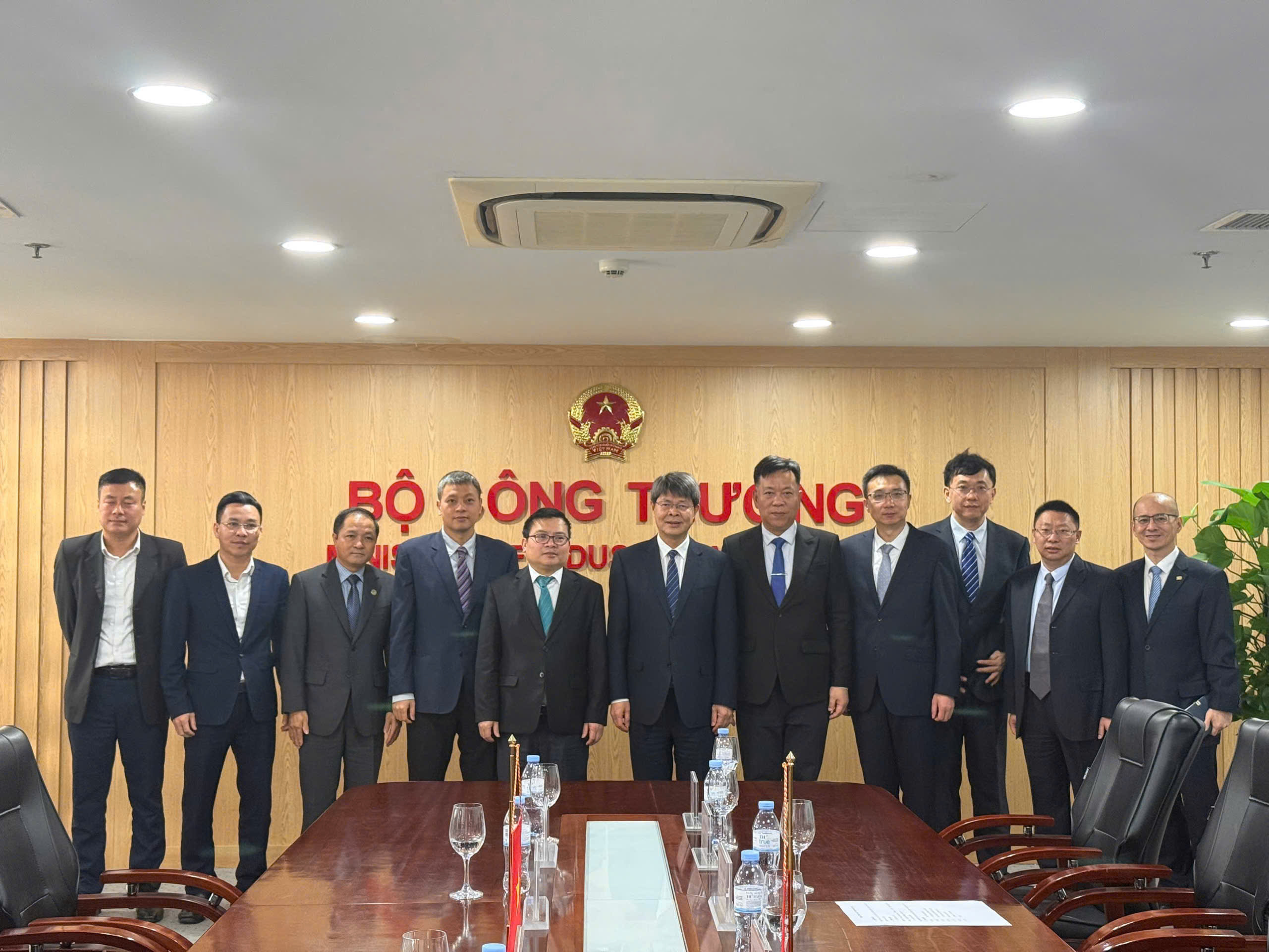 Thứ trưởng Trương Thanh Hoài và Thứ trưởng Trương Vân Minh cùng các đại biểu tại buổi Ok88vip tỷ lệ kèo World Cup 2026