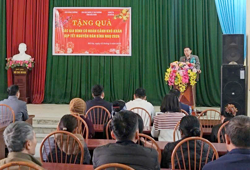 Ông Nguyễn Quang Dương, Phó Chủ tịch Công đoàn, Trưởng phòng Bạn đọc và Công tác xã hội (Liên Minh OK VIP Giải Trí Cá Cược World Cup 2026) phát biểu tại chương trình.