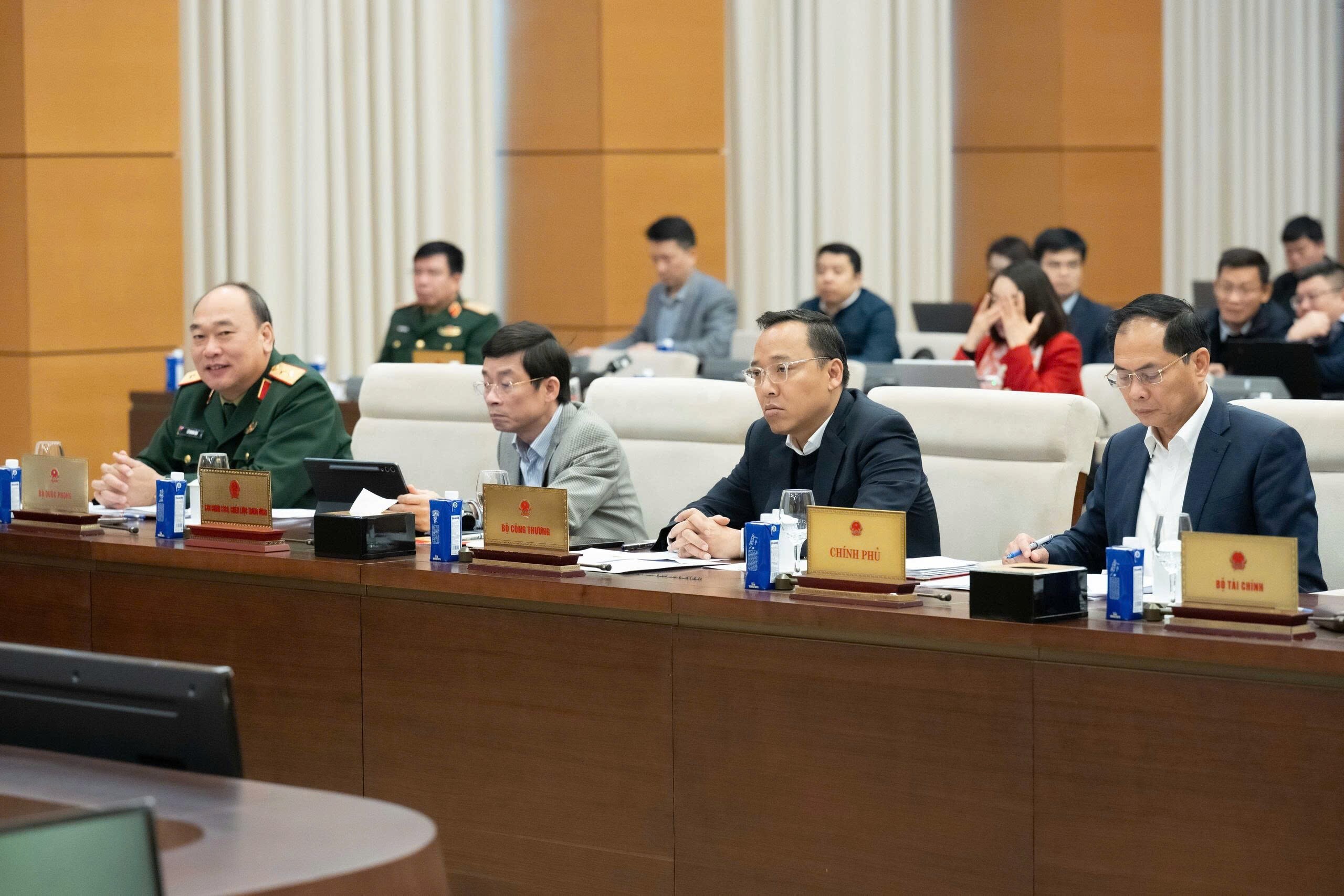 Các đại biểu tham dự phiên họp.