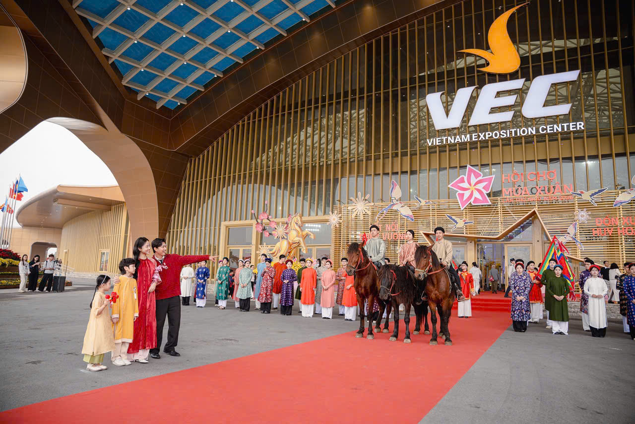 Tái hiện vẻ đẹp của cổ phục Việt tại Hội chợ Mùa Xuân 2026