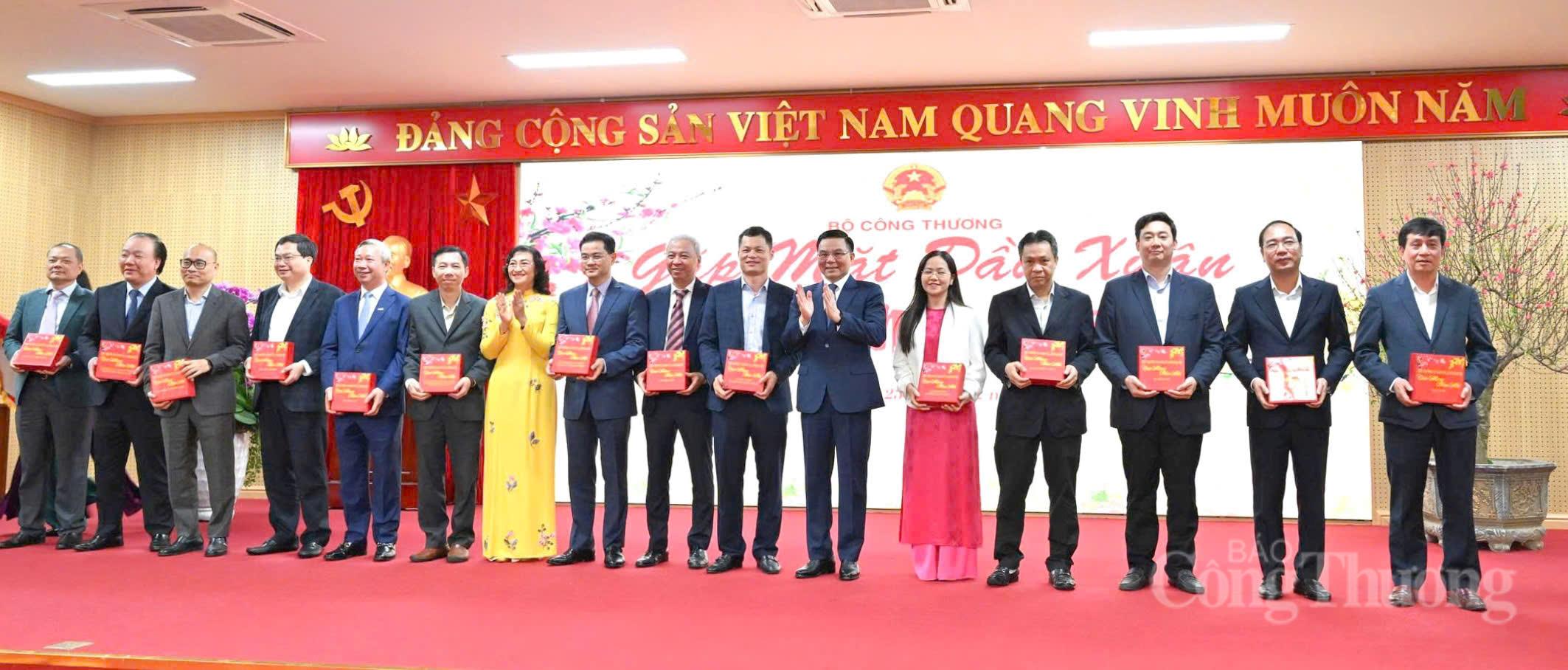Ngành Okvip tại về triển khai quyết liệt, đồng bộ các nhiệm vụ ngay sau Tết - 5