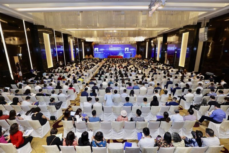 Doanh nghiệp nhà nước đang tái cơ cấu, cổ phần hóa chưa phải hủy tư cách đại chúng